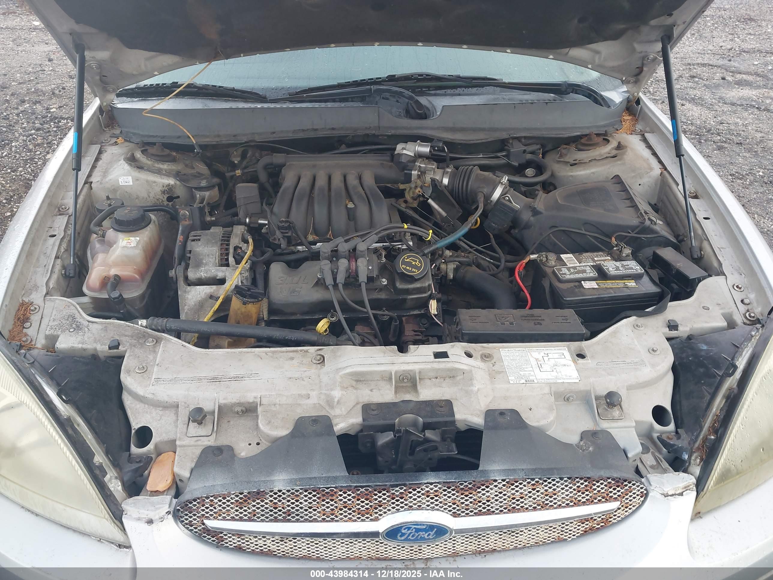 FORD TAURUS image 10
