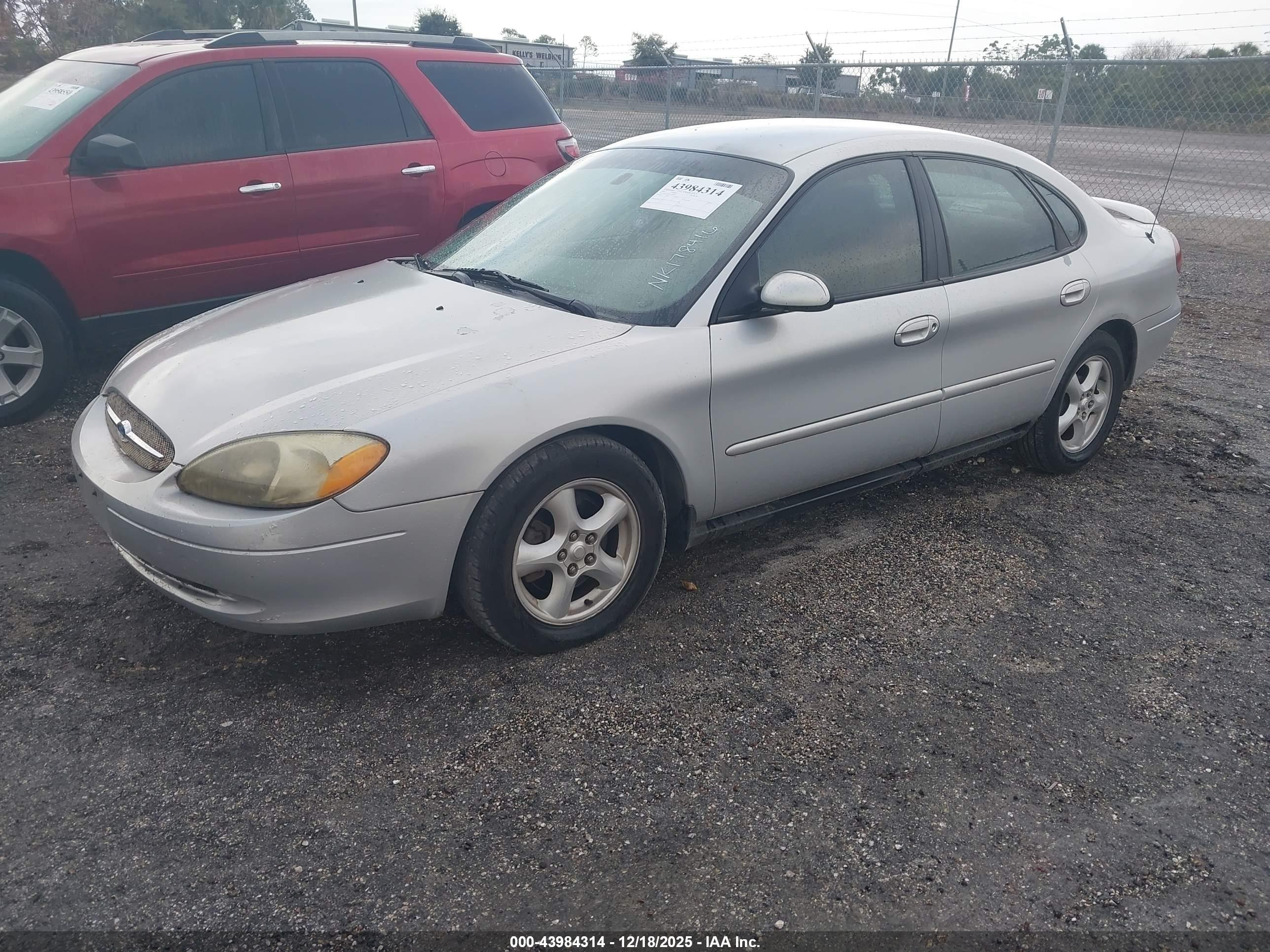 FORD TAURUS image 2