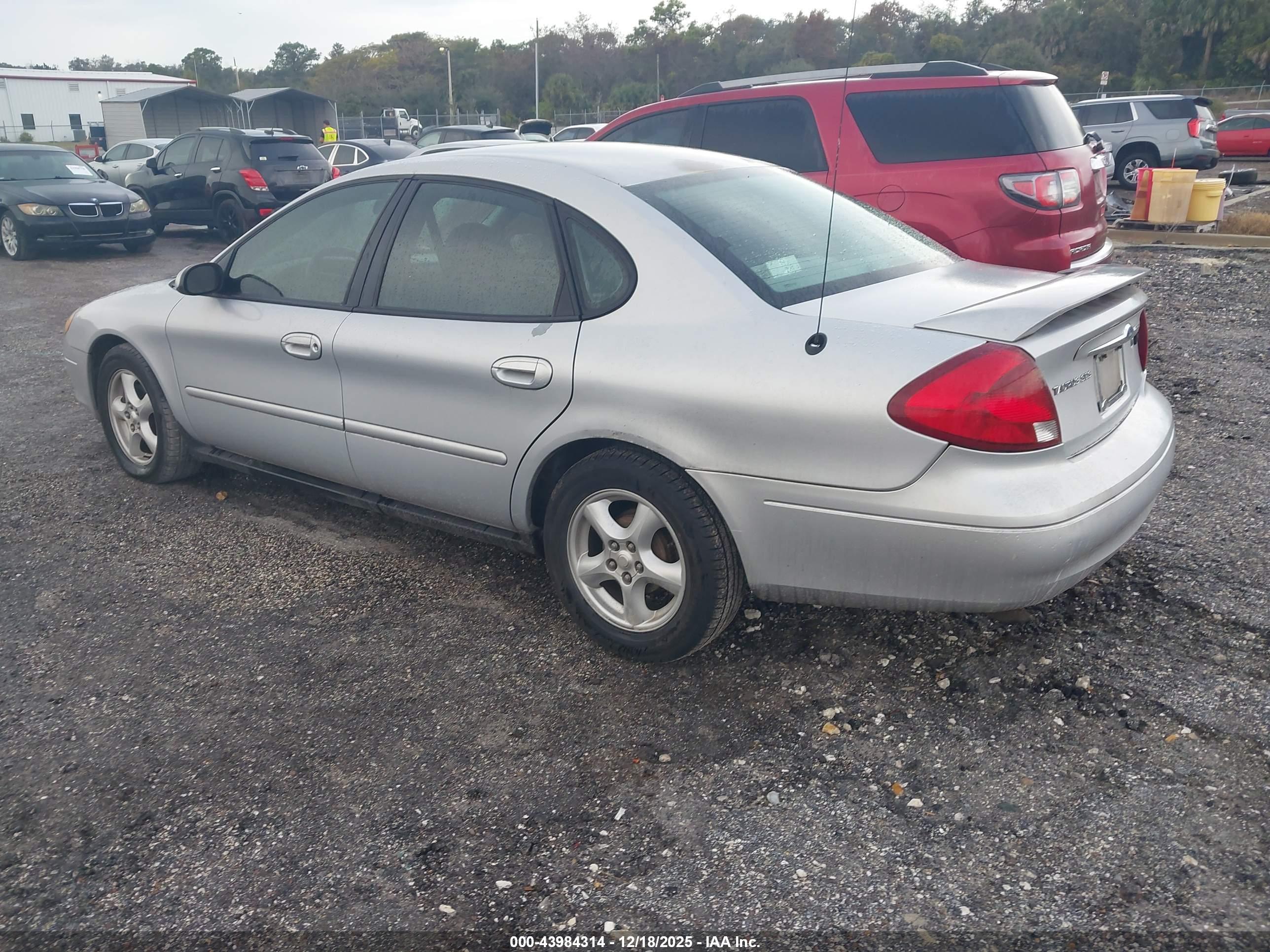 FORD TAURUS image 3