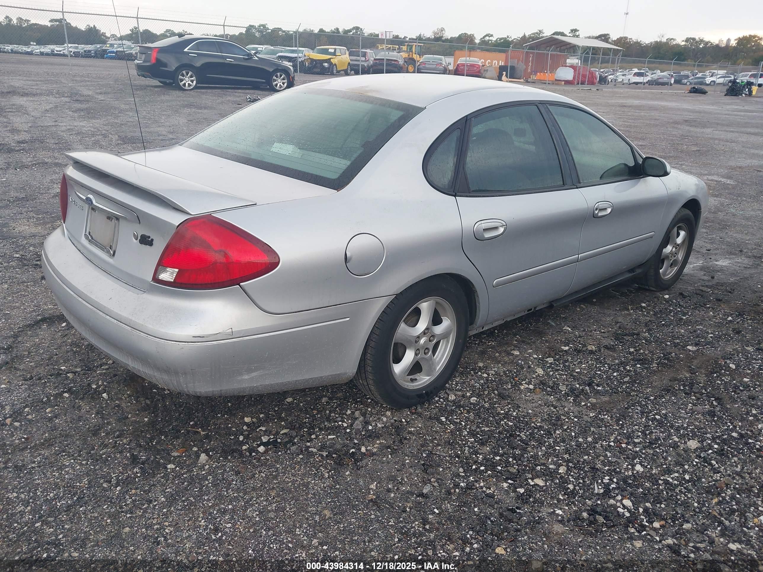 FORD TAURUS image 4