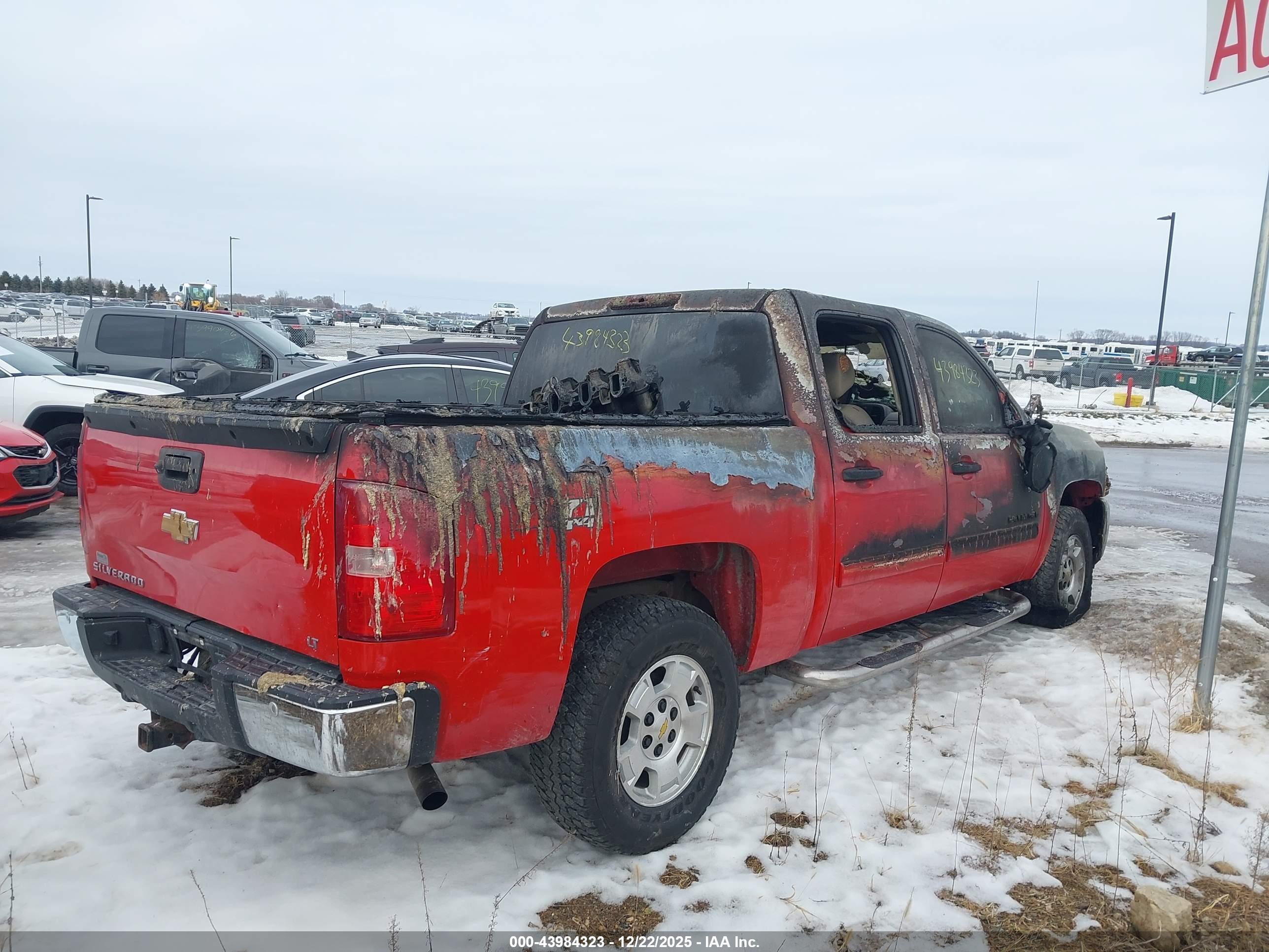 CHEVROLET SILVERADO image 4