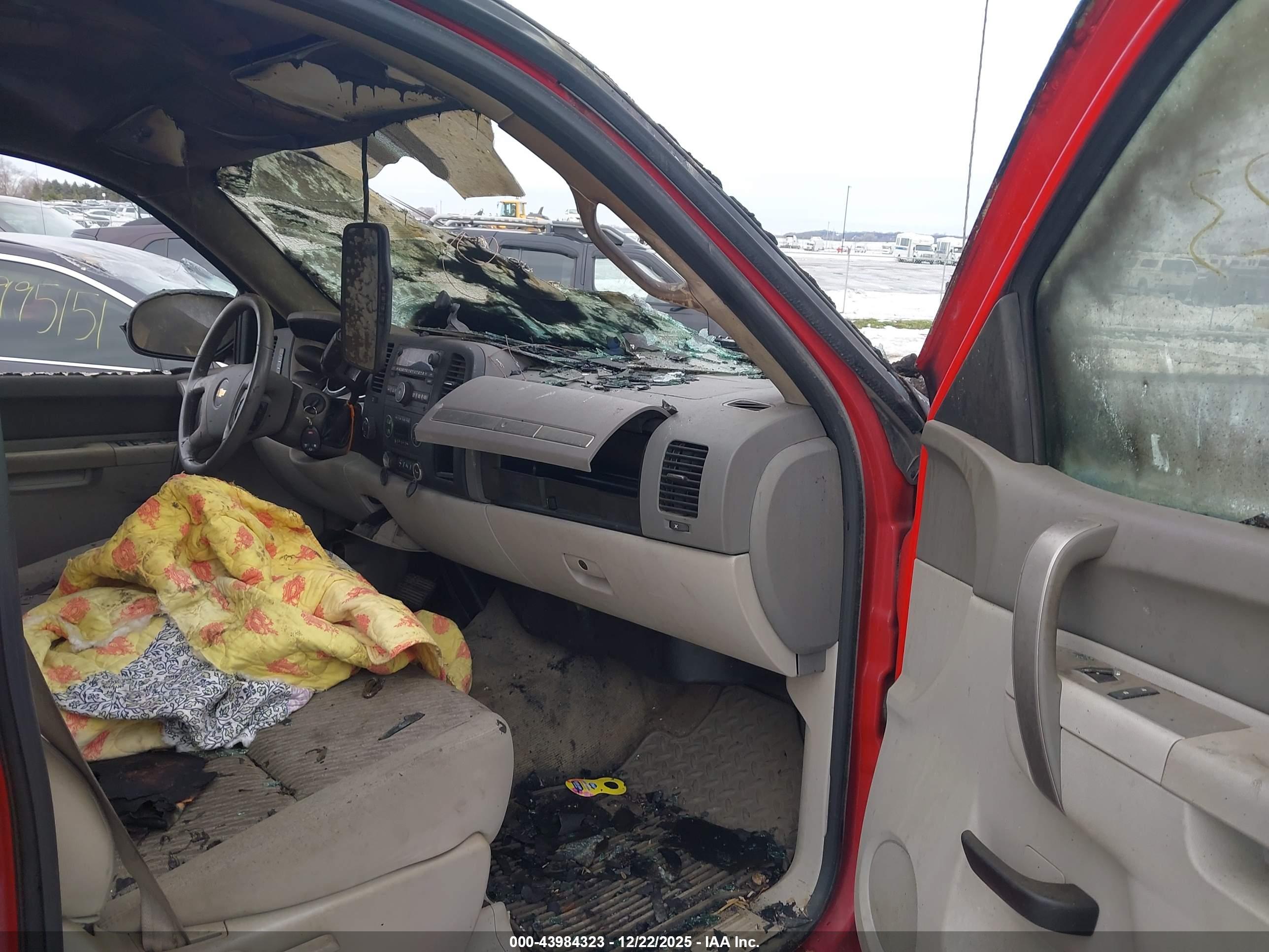 CHEVROLET SILVERADO image 5