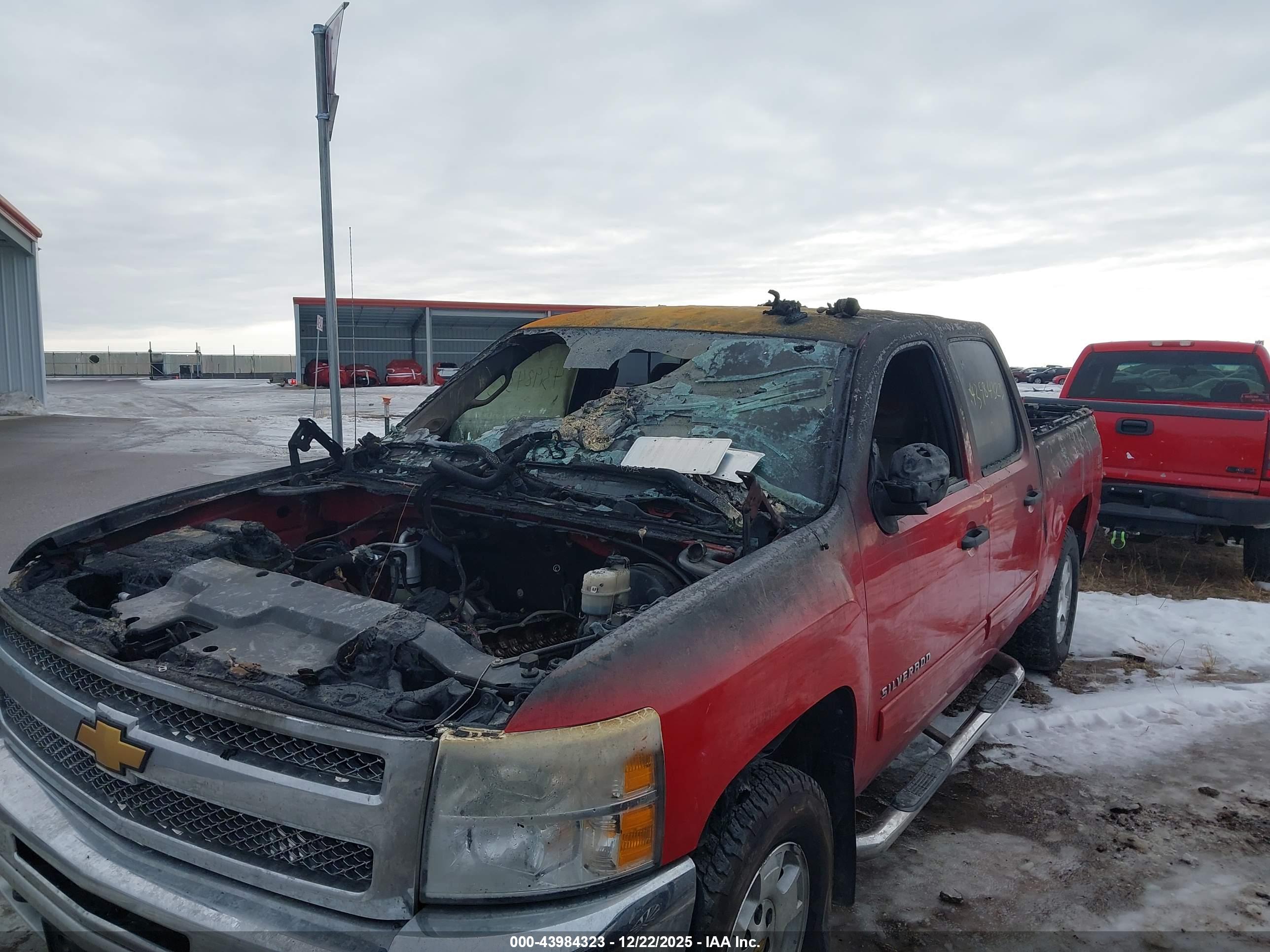 CHEVROLET SILVERADO image 6