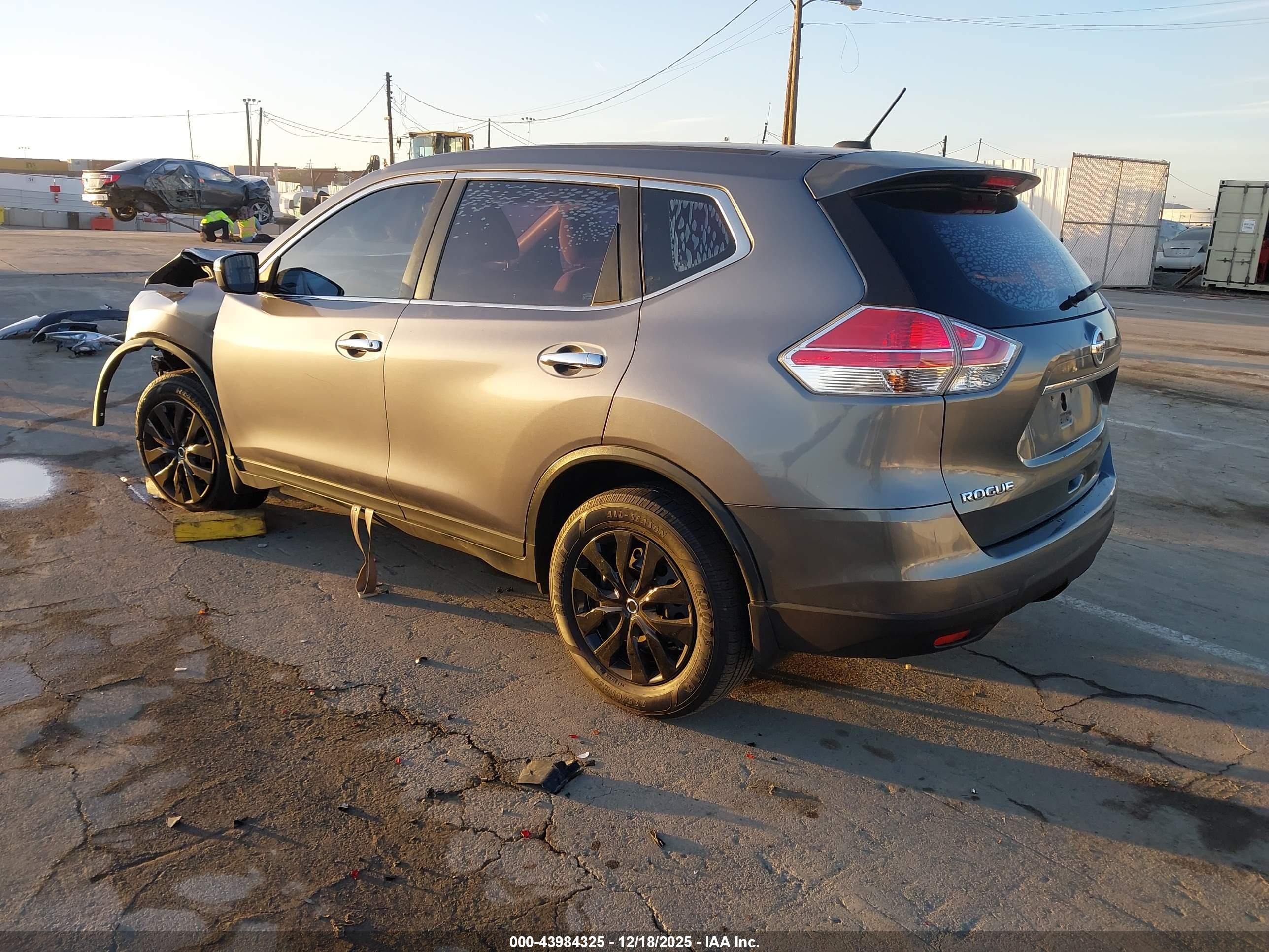 NISSAN ROGUE image 3