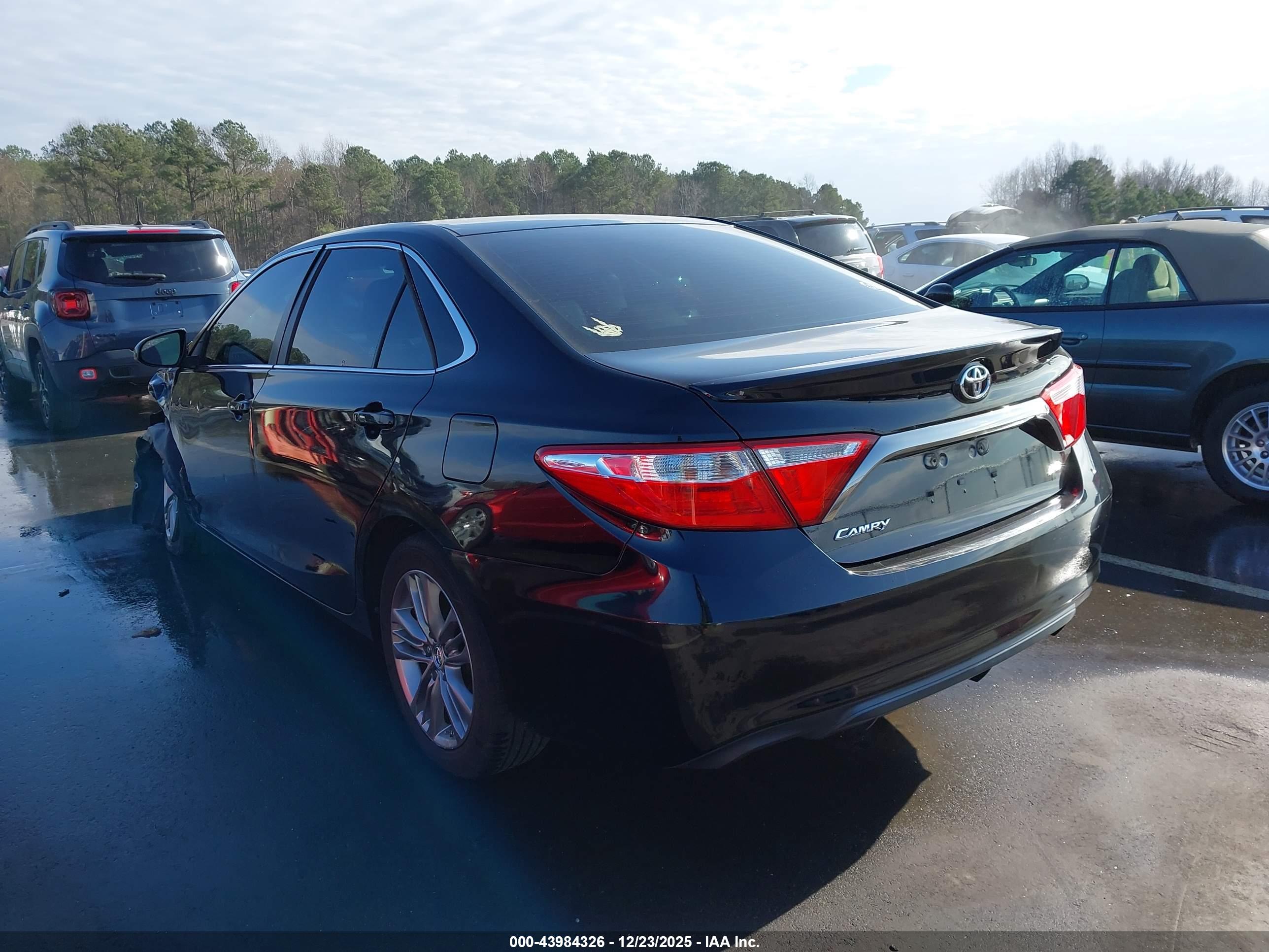 TOYOTA CAMRY image 3