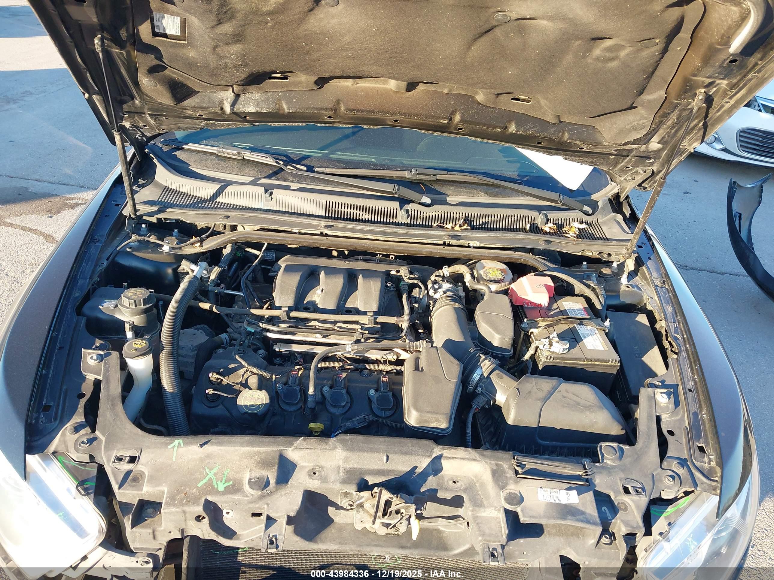 FORD TAURUS image 10