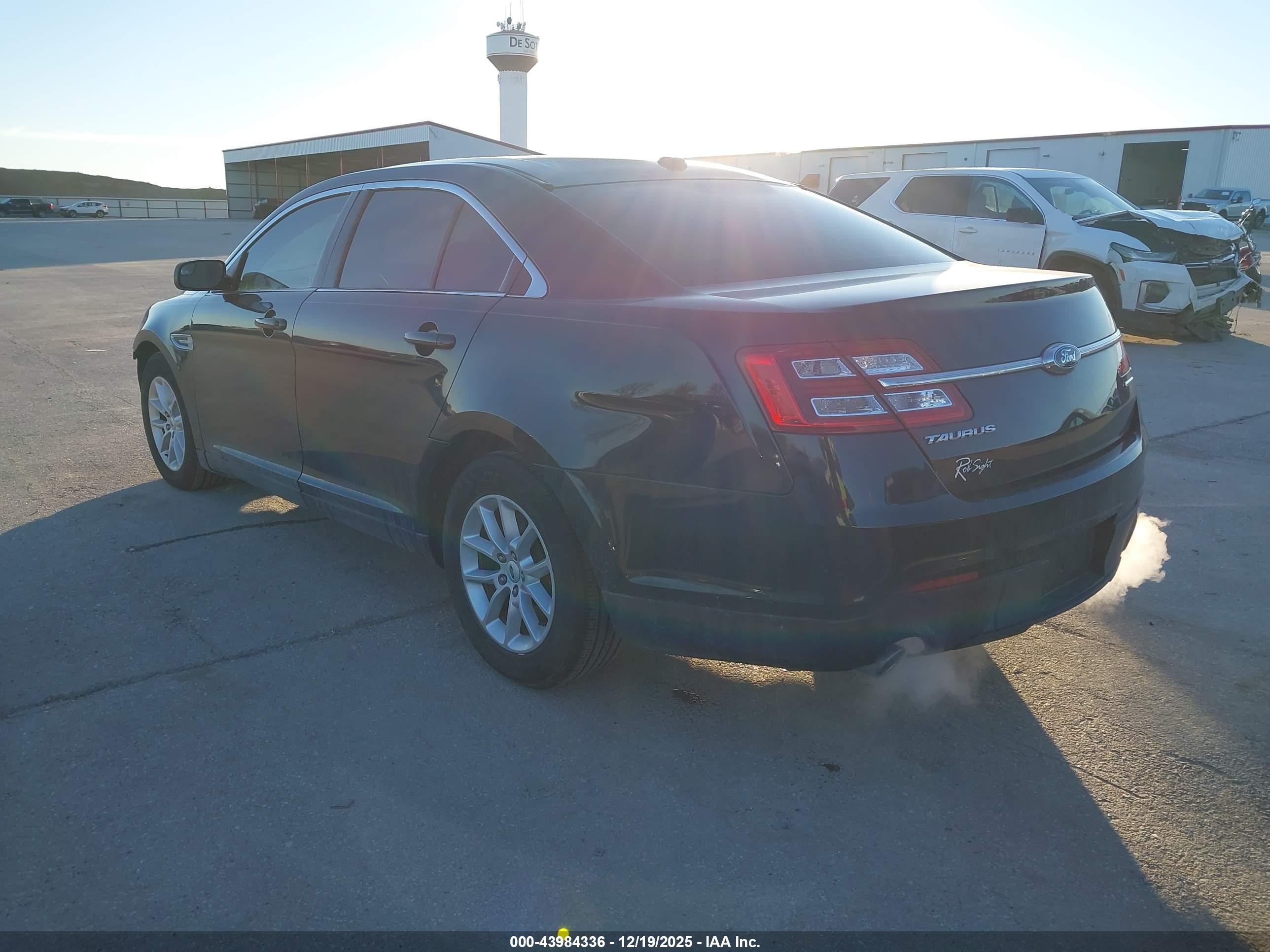 FORD TAURUS image 3