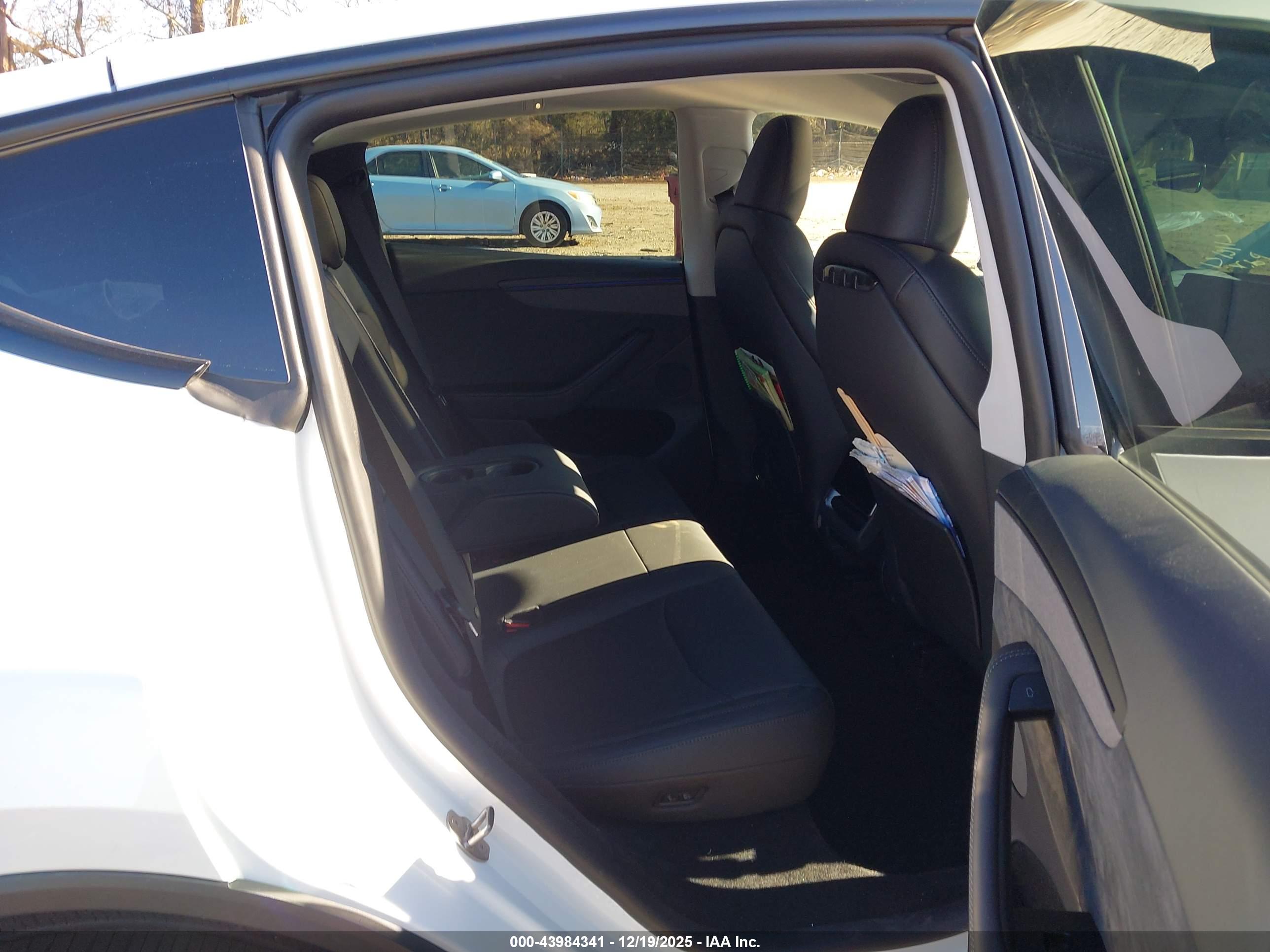 TESLA MODEL image 8