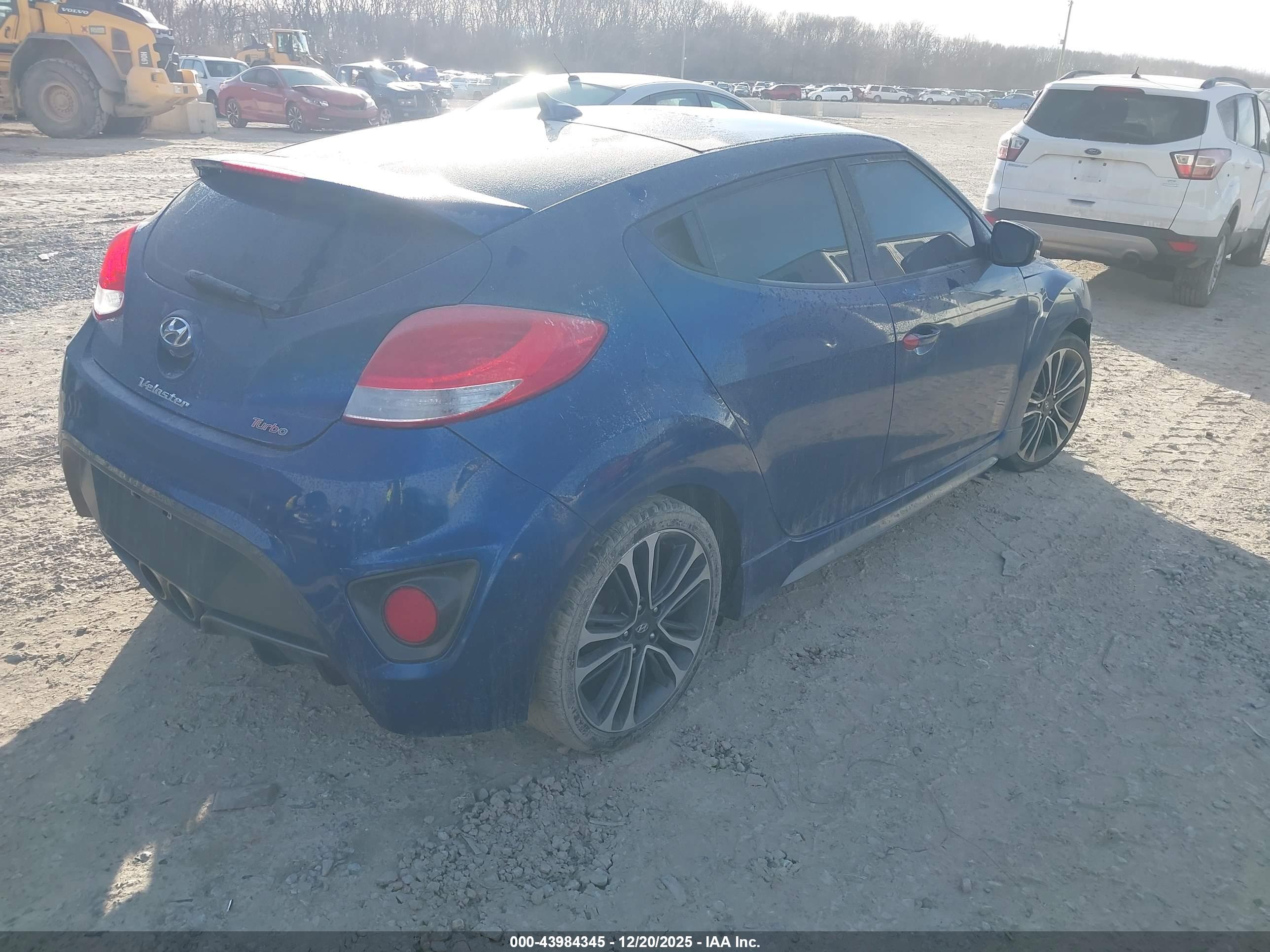 HYUNDAI VELOSTER image 4
