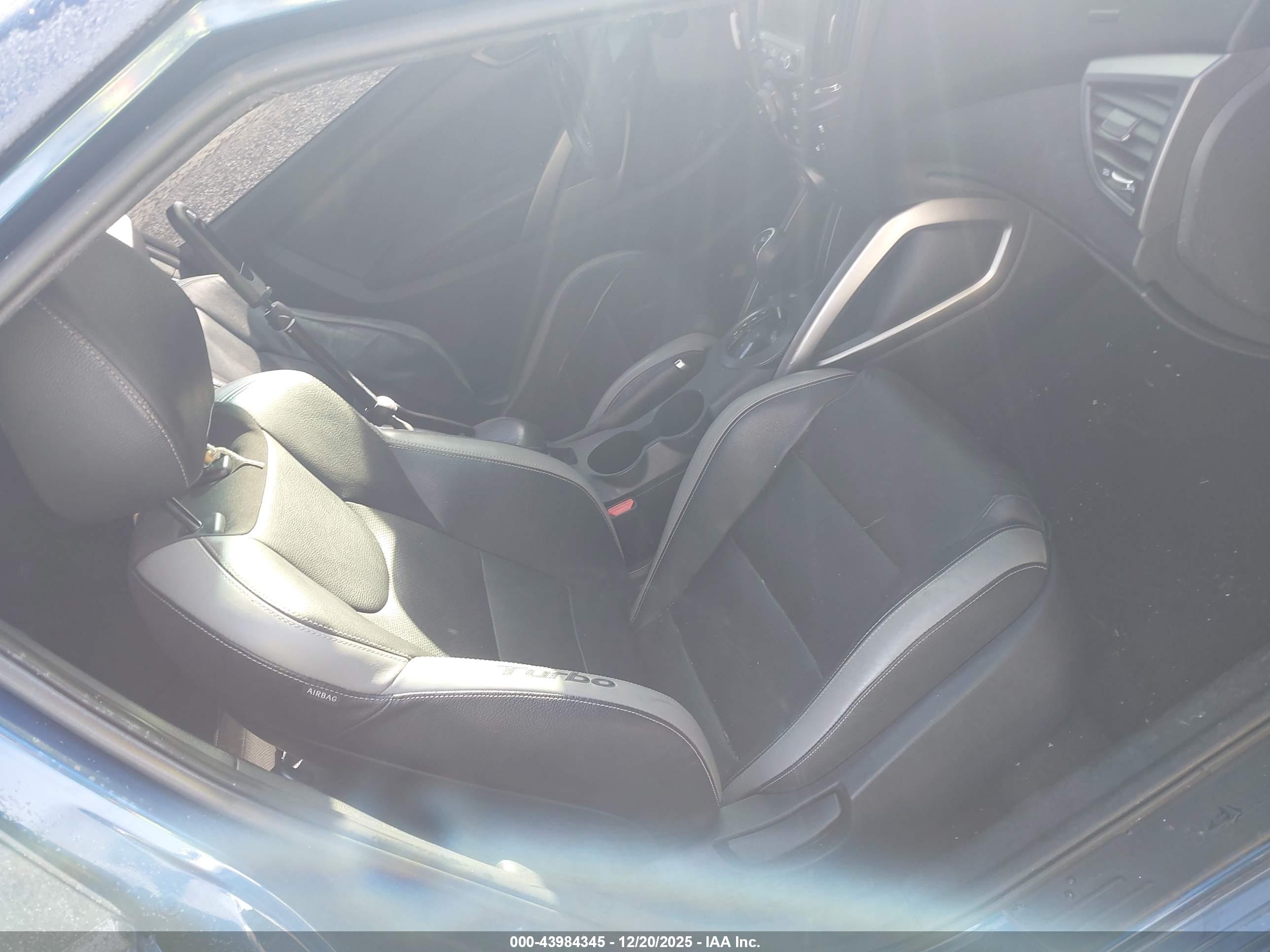 HYUNDAI VELOSTER image 5