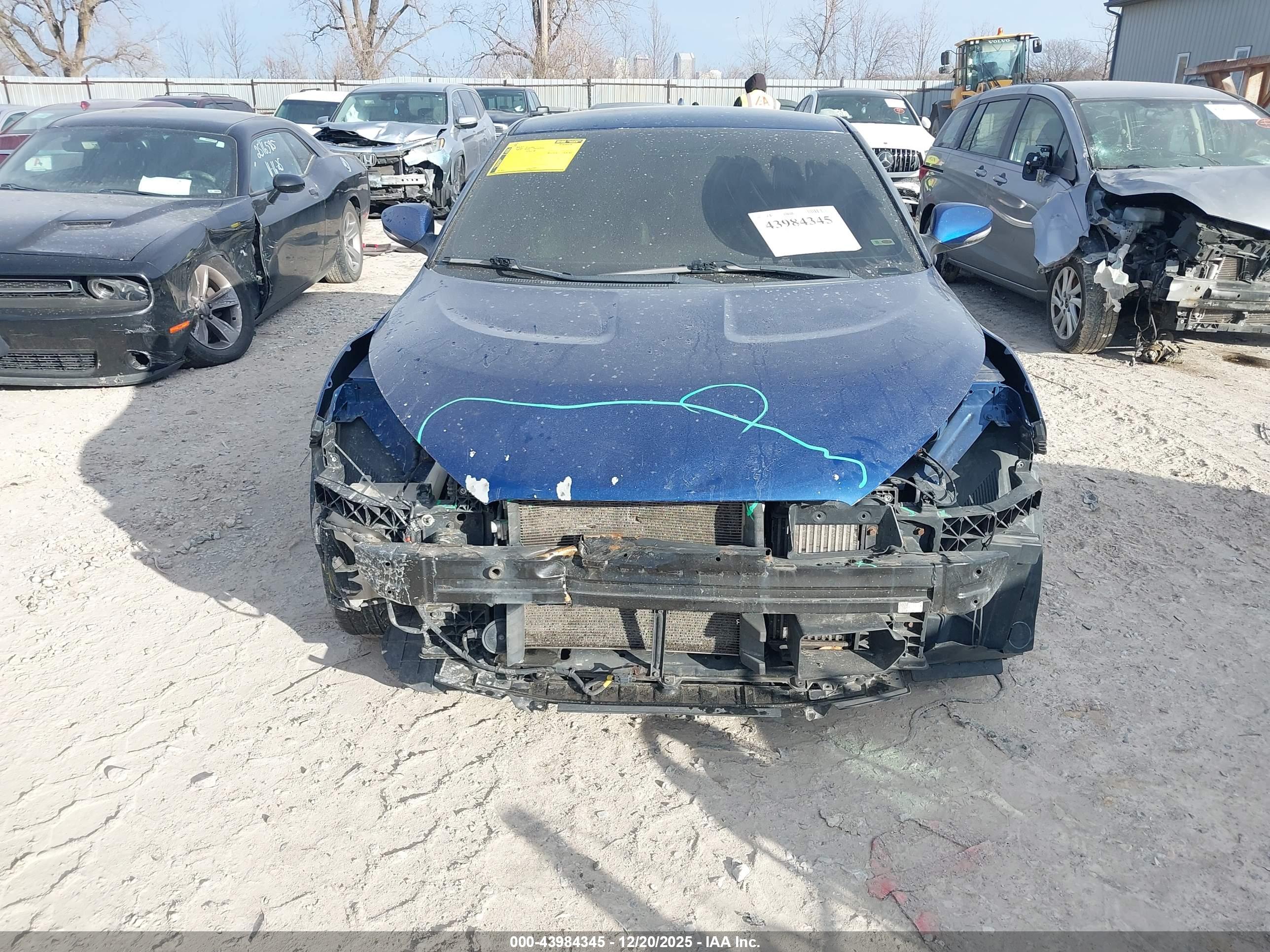 HYUNDAI VELOSTER image 6