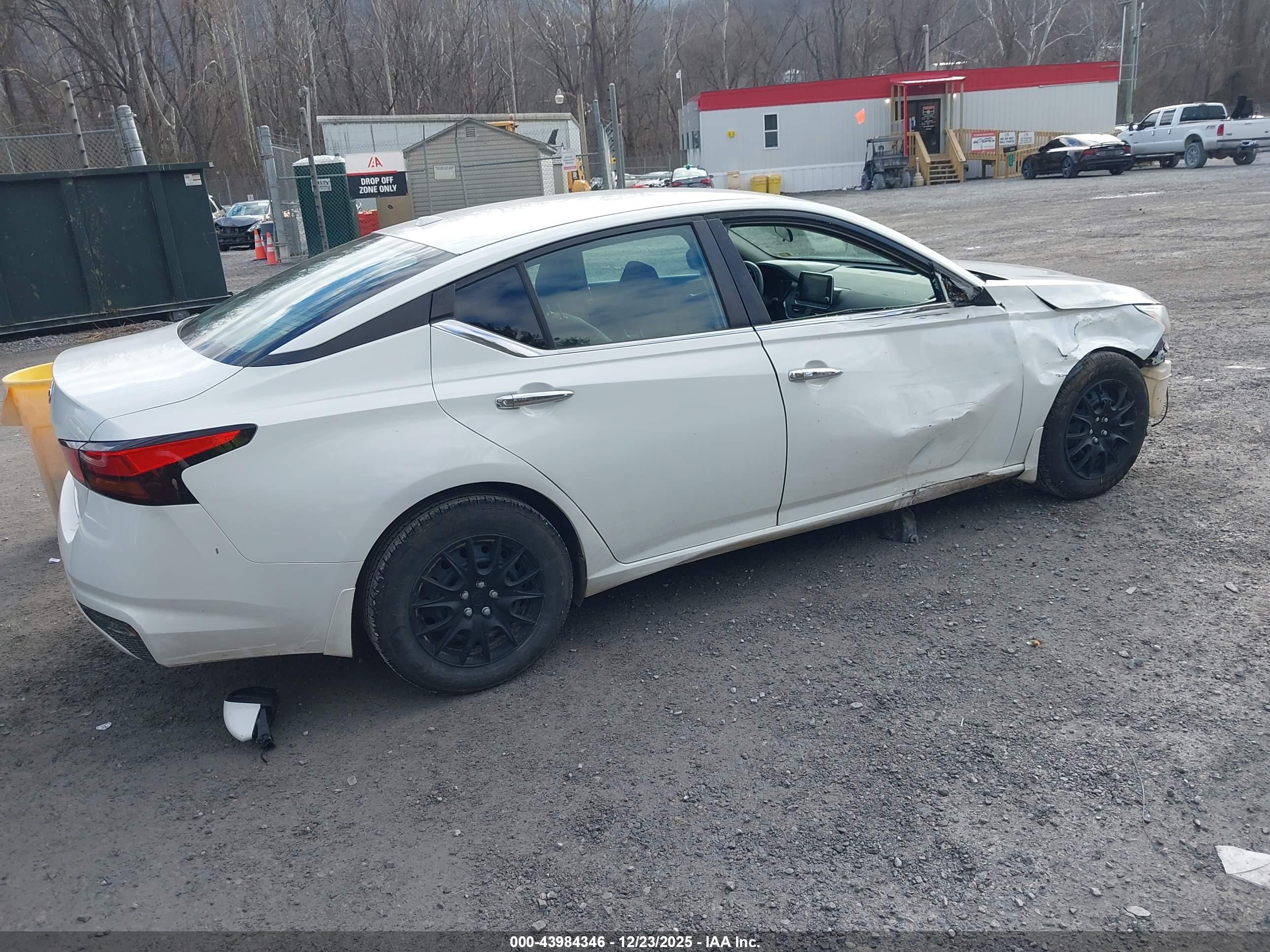 NISSAN ALTIMA image 4