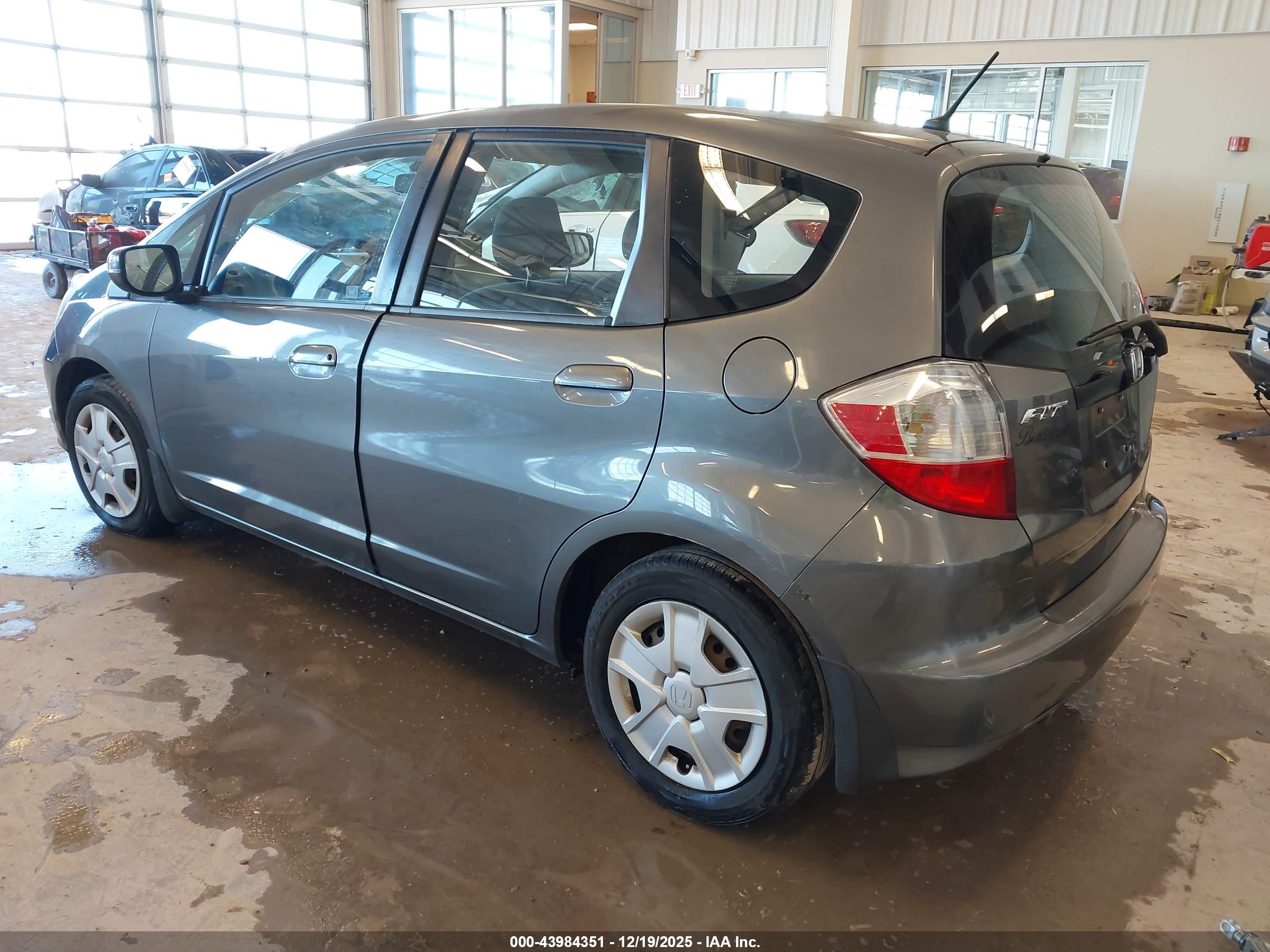 HONDA FIT image 3