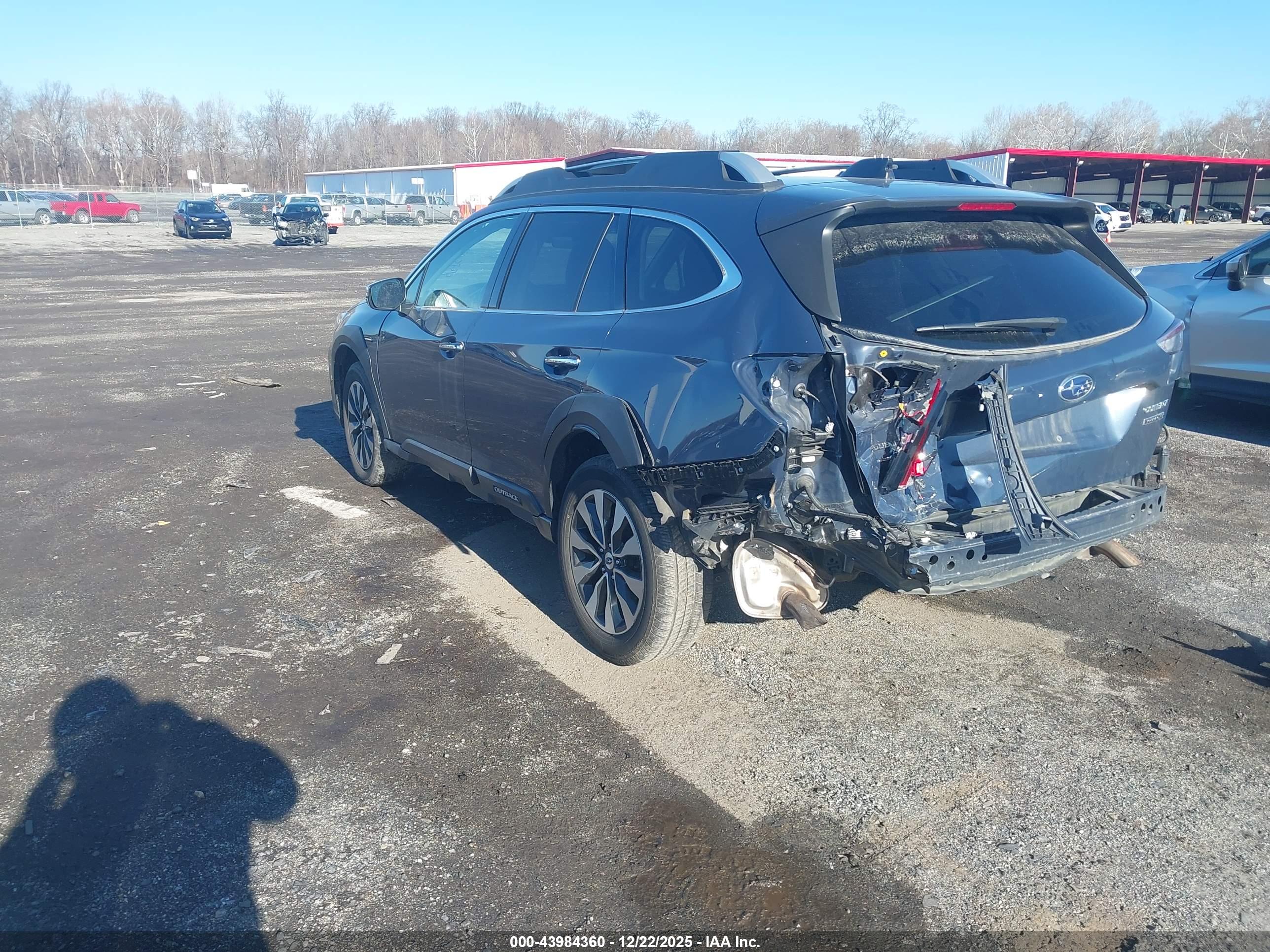 SUBARU OUTBACK image 3