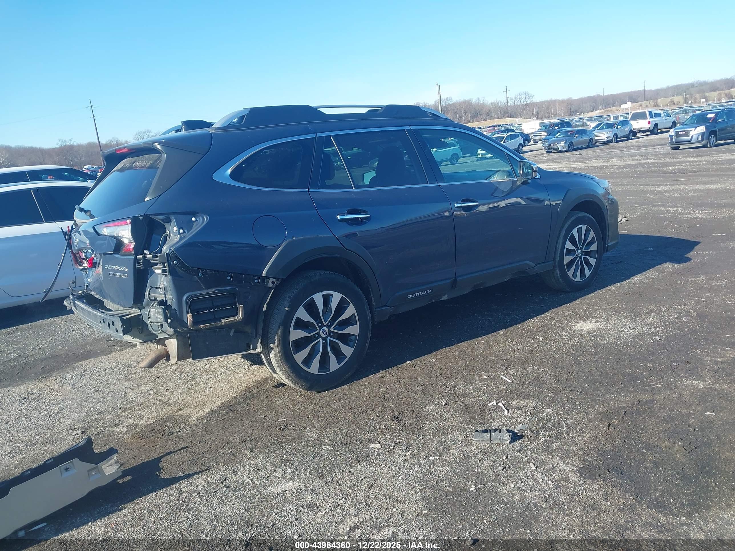 SUBARU OUTBACK image 4