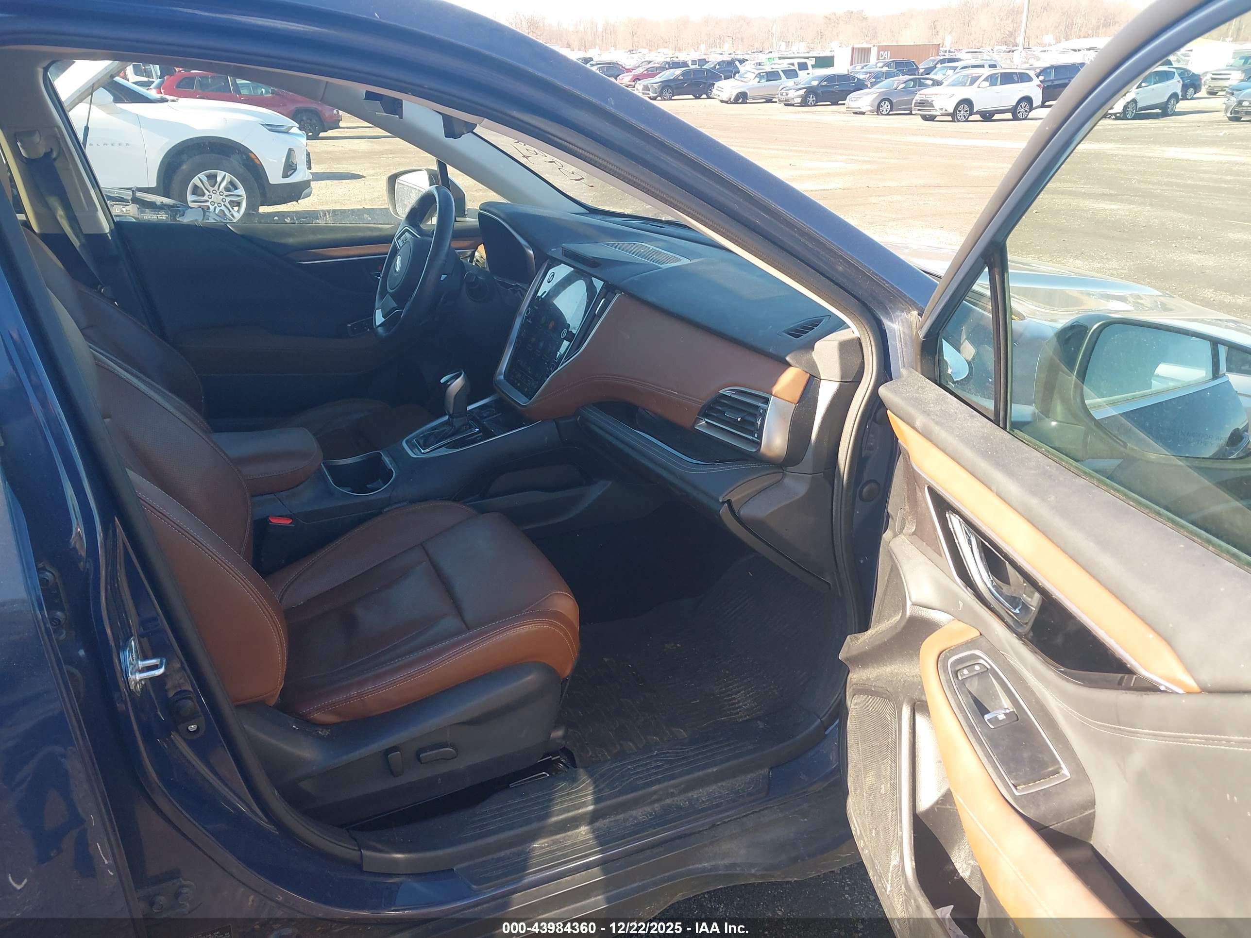SUBARU OUTBACK image 5