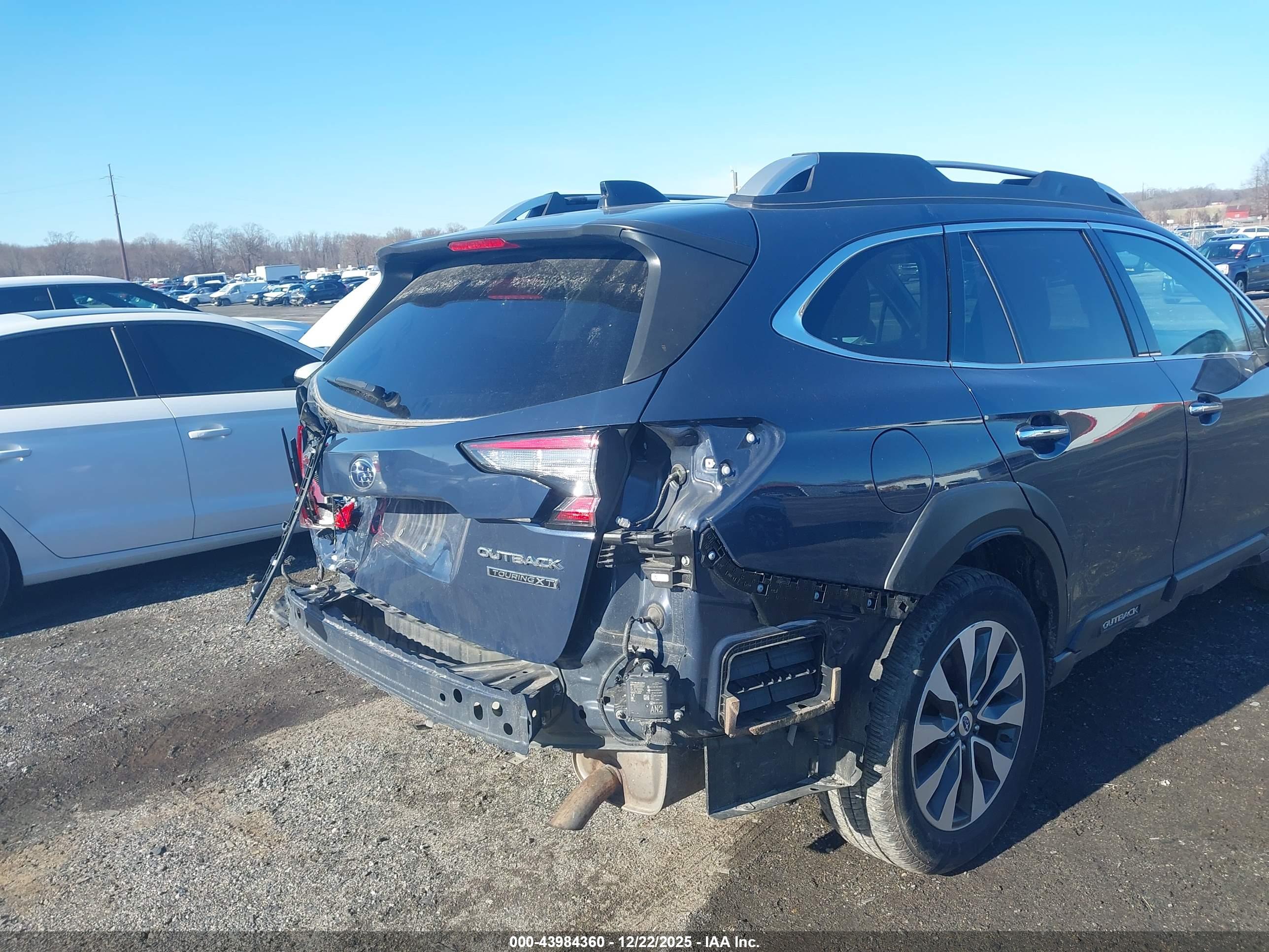 SUBARU OUTBACK image 6
