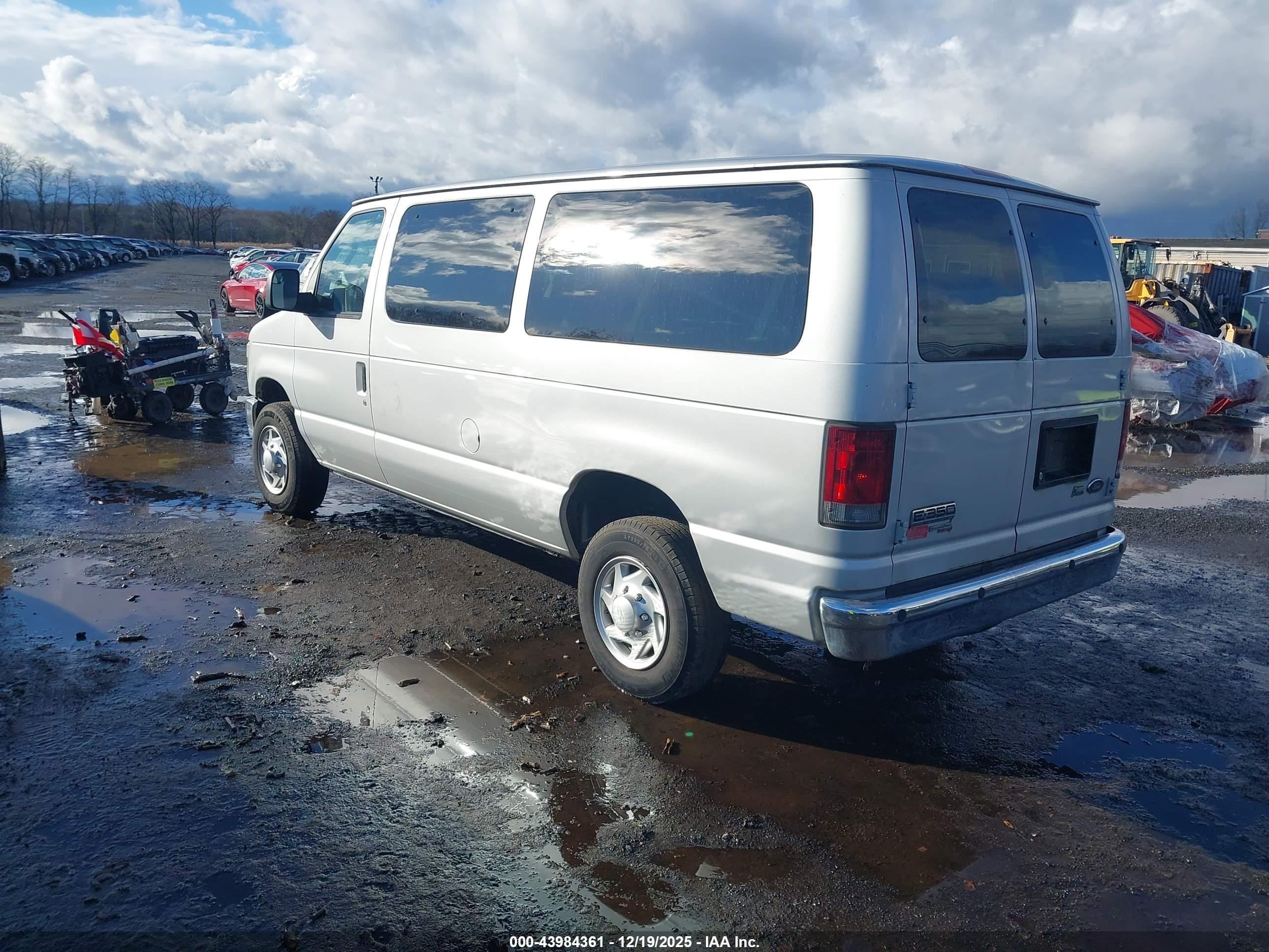 FORD E-350 image 3