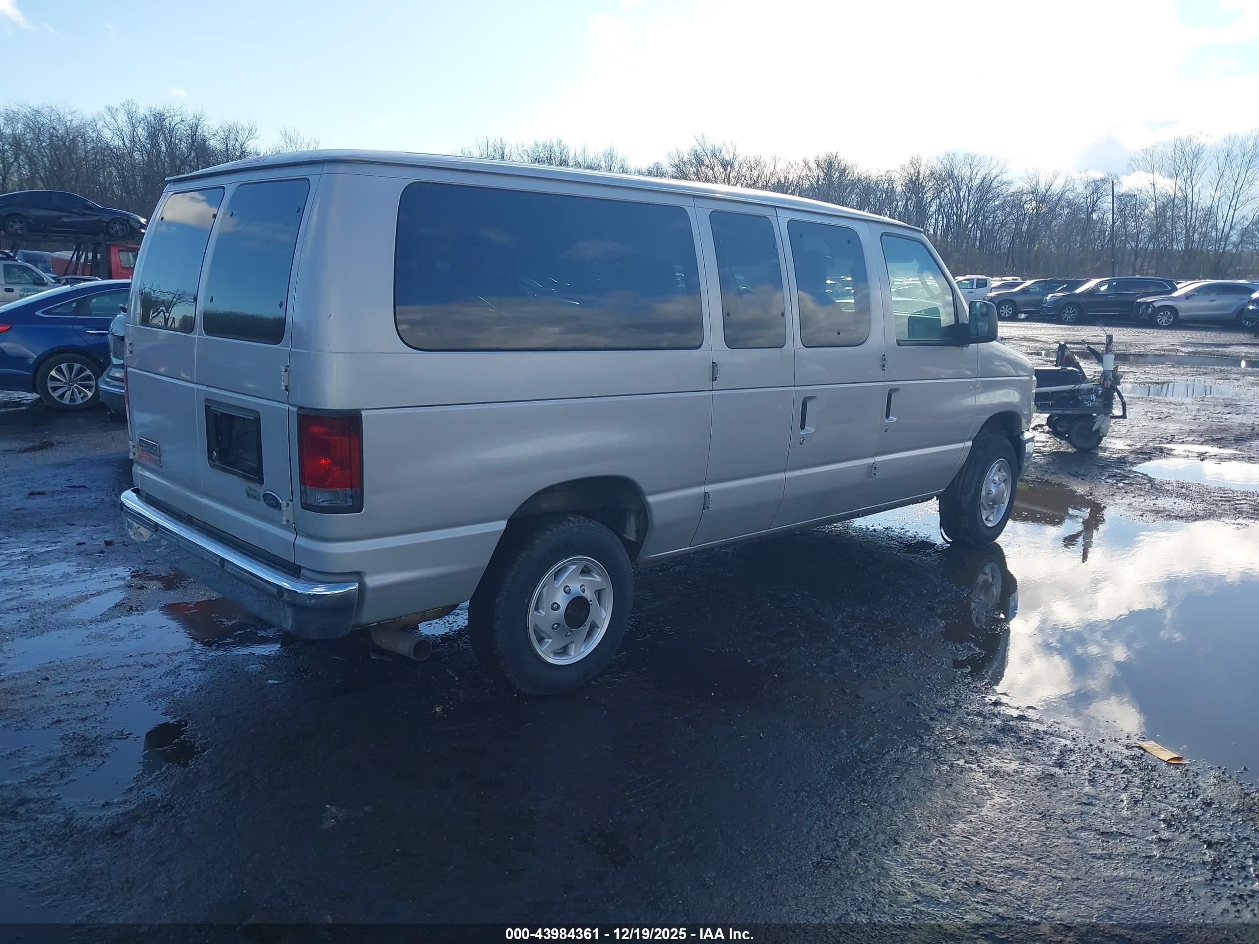 FORD E-350 image 4