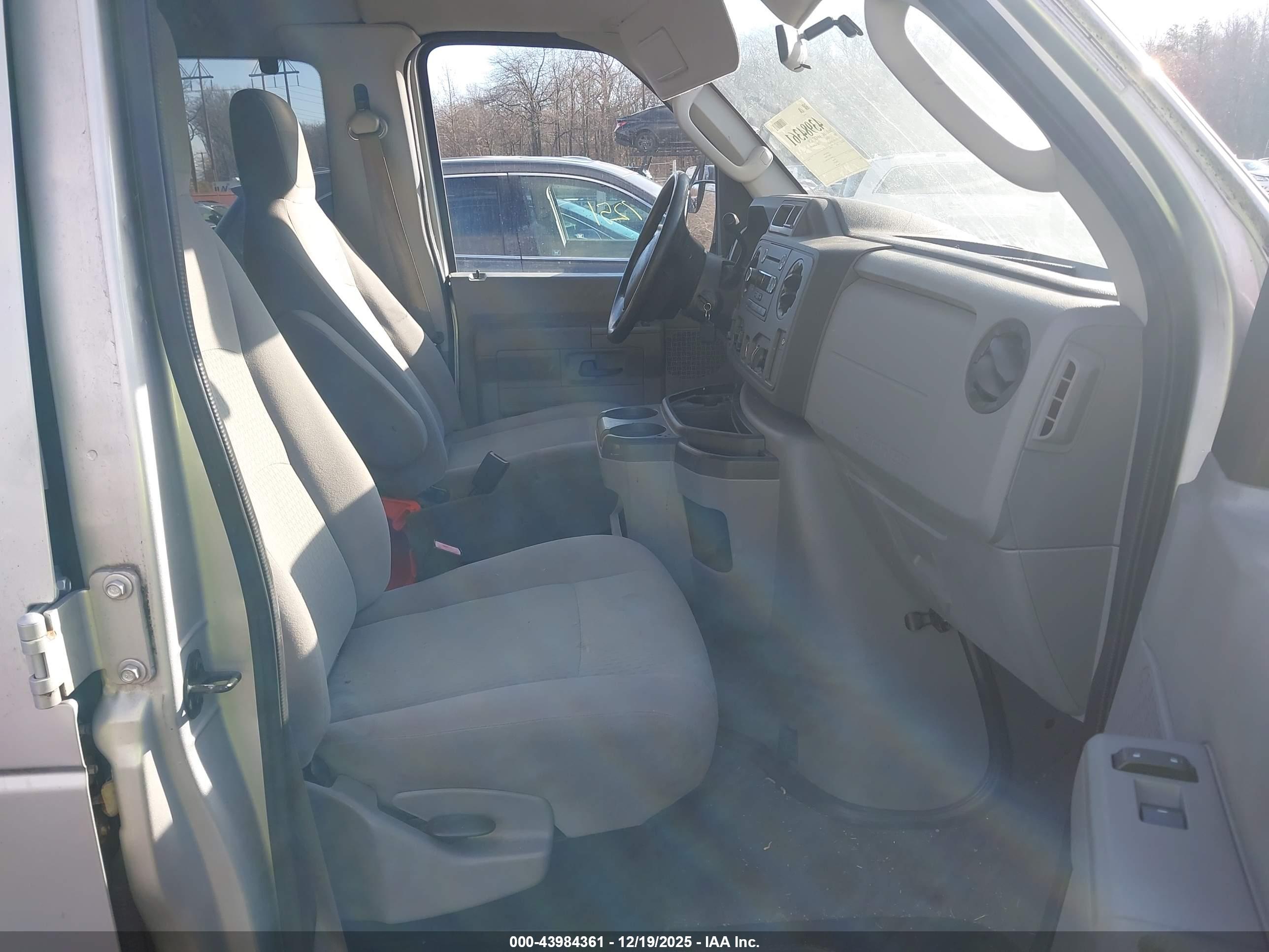 FORD E-350 image 5