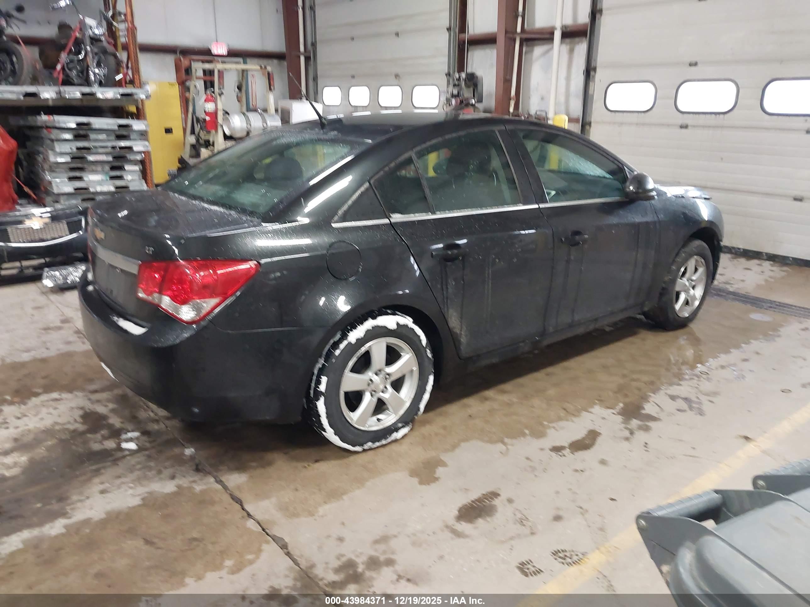 CHEVROLET CRUZE image 4
