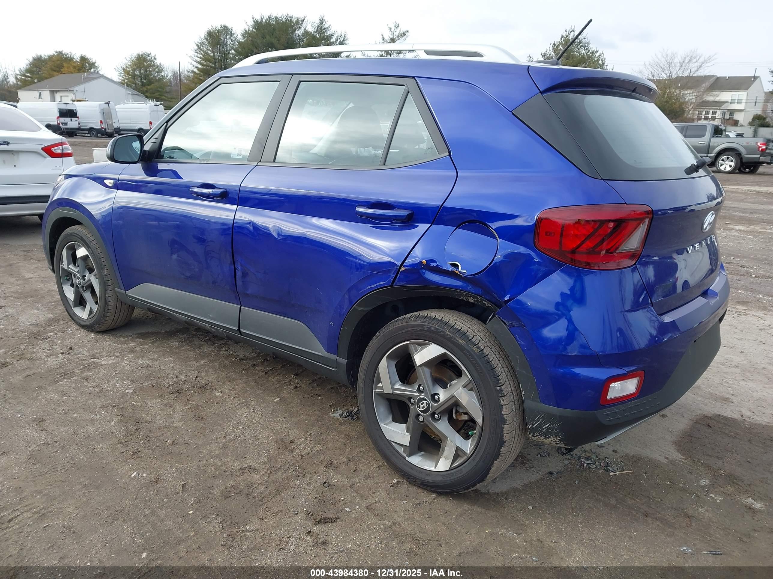 HYUNDAI VENUE image 3