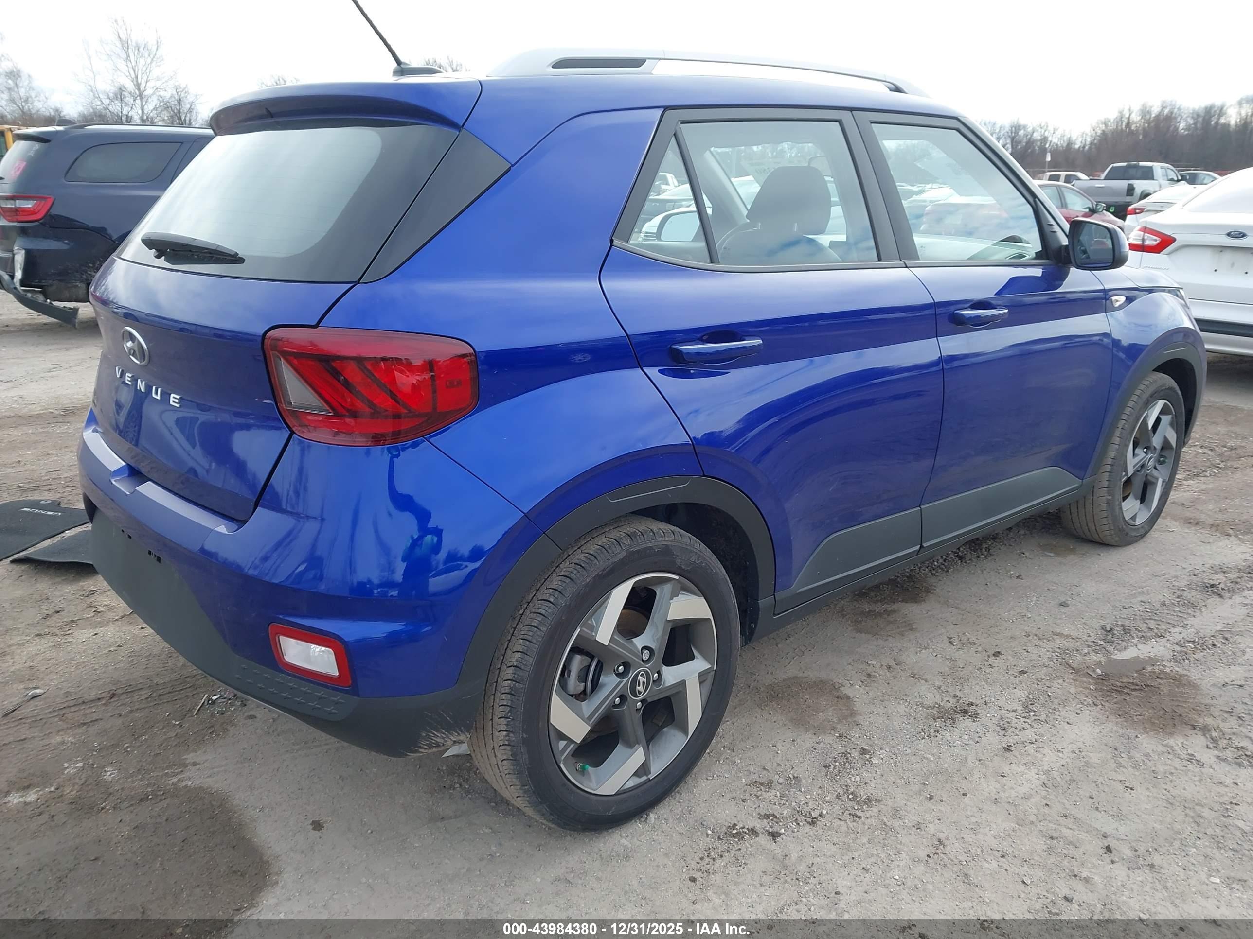 HYUNDAI VENUE image 4