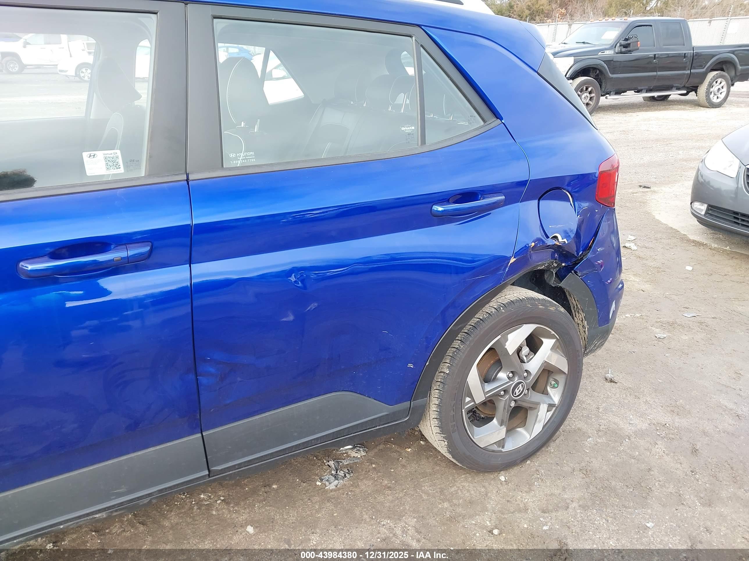 HYUNDAI VENUE image 6