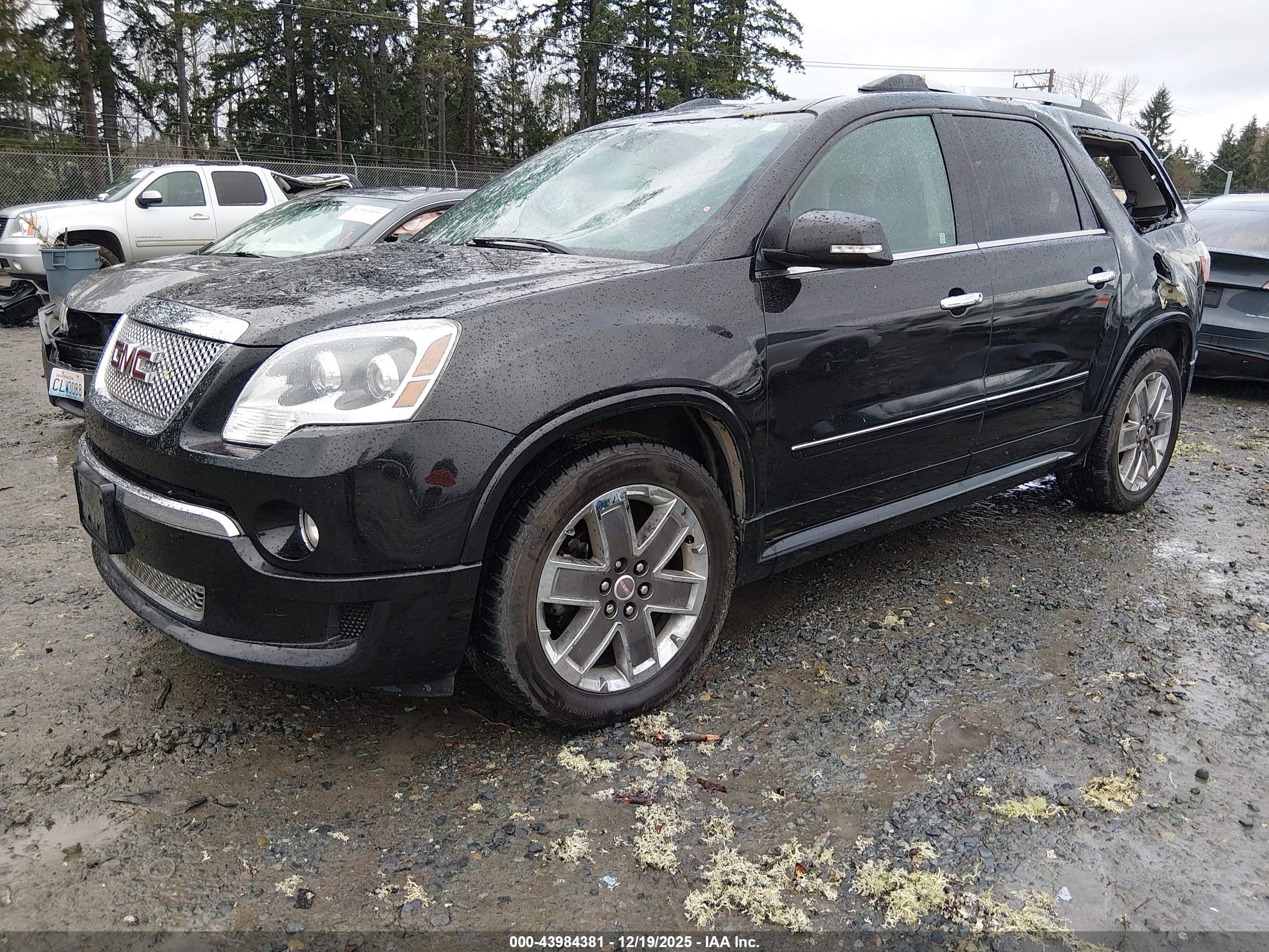 GMC ACADIA image 2