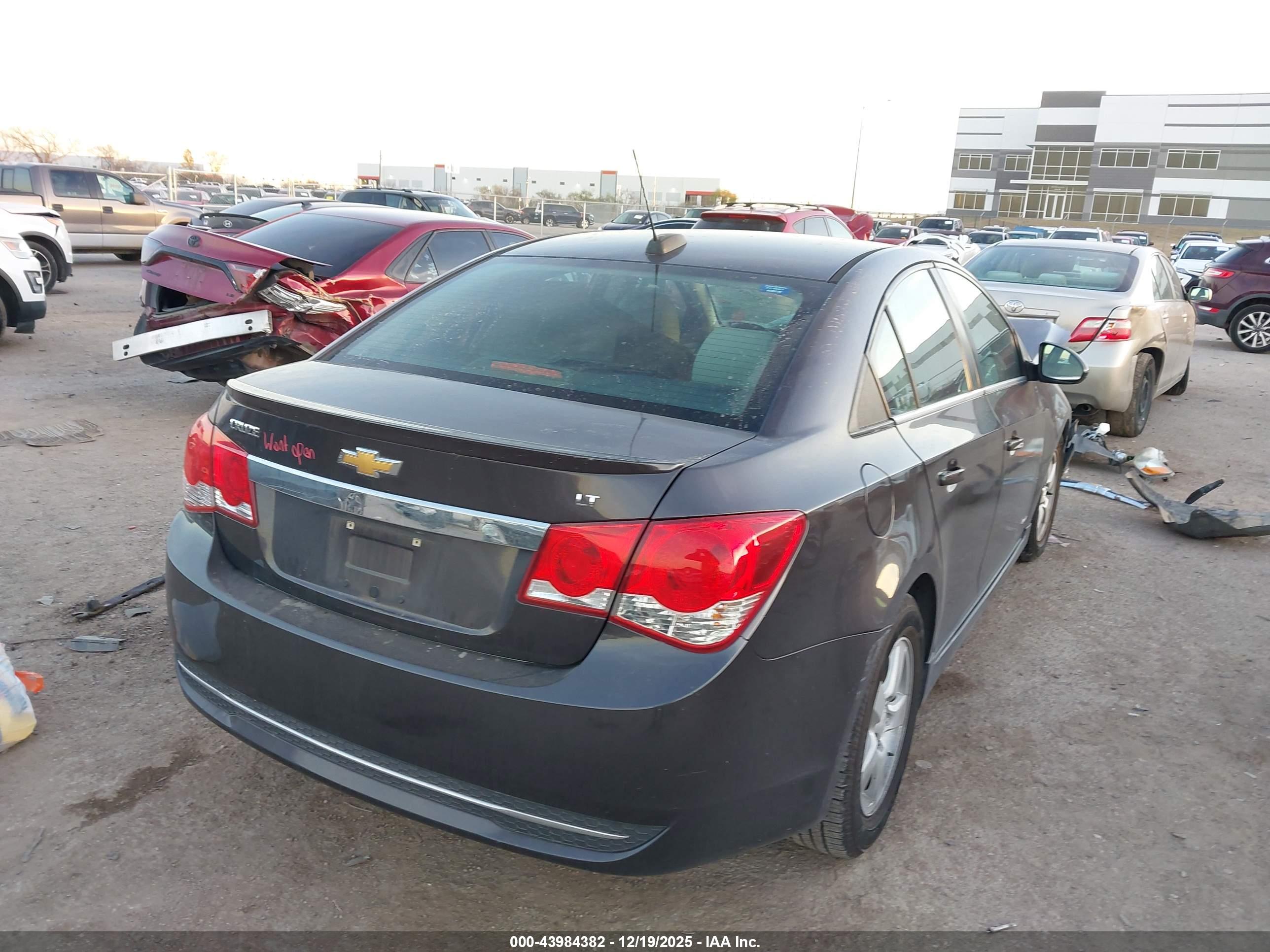 CHEVROLET CRUZE image 4