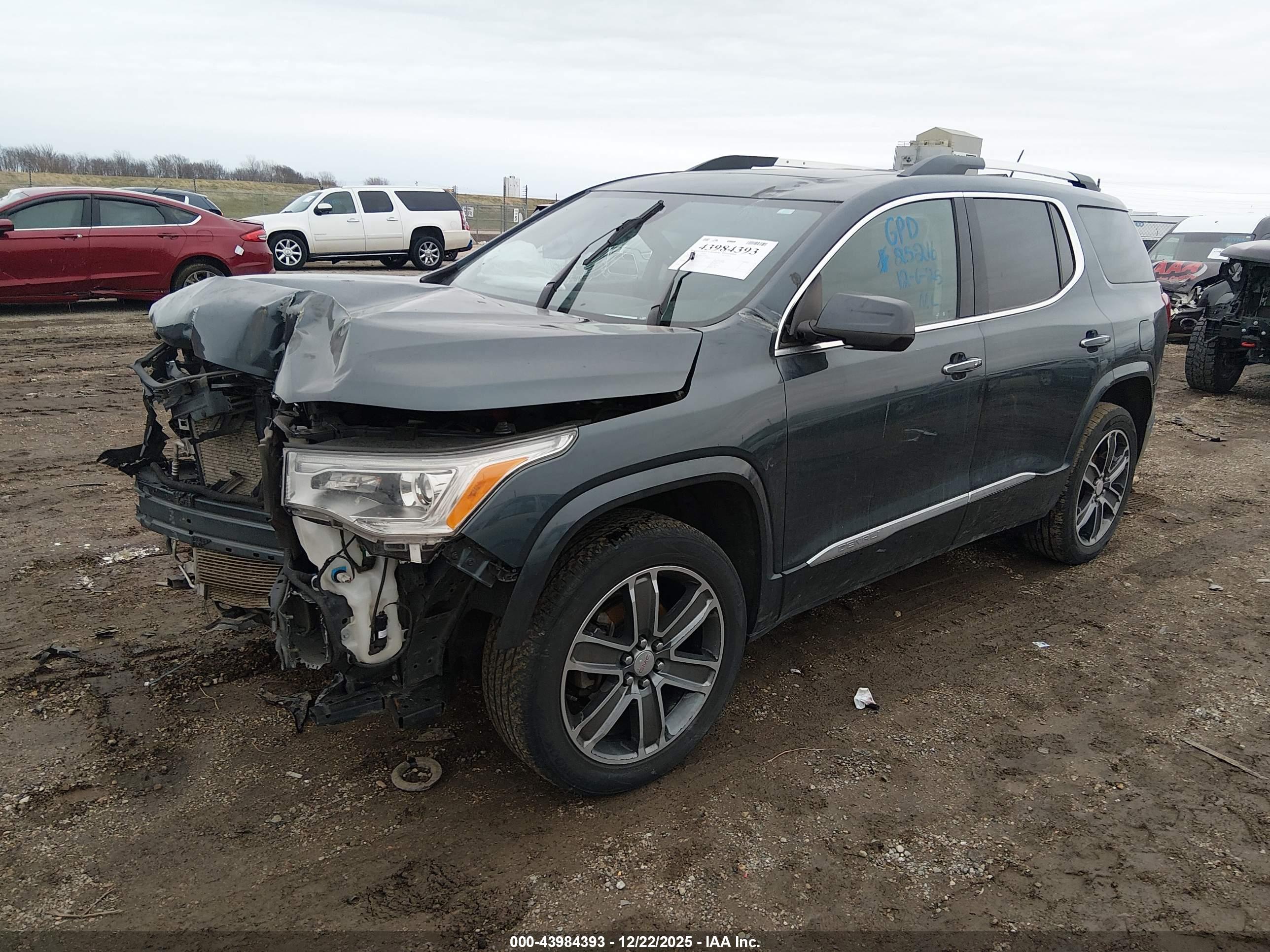 GMC ACADIA image 2