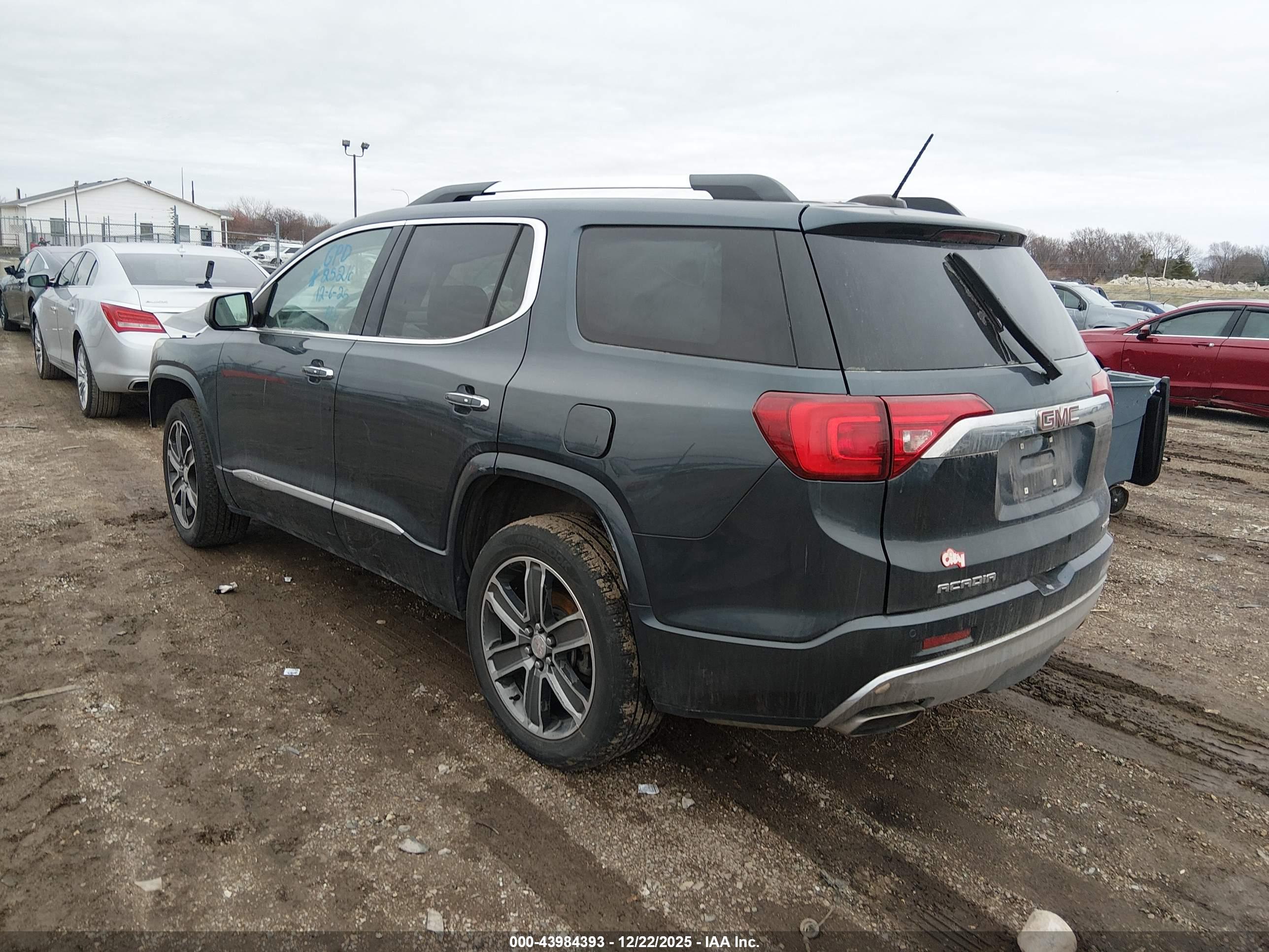GMC ACADIA image 3