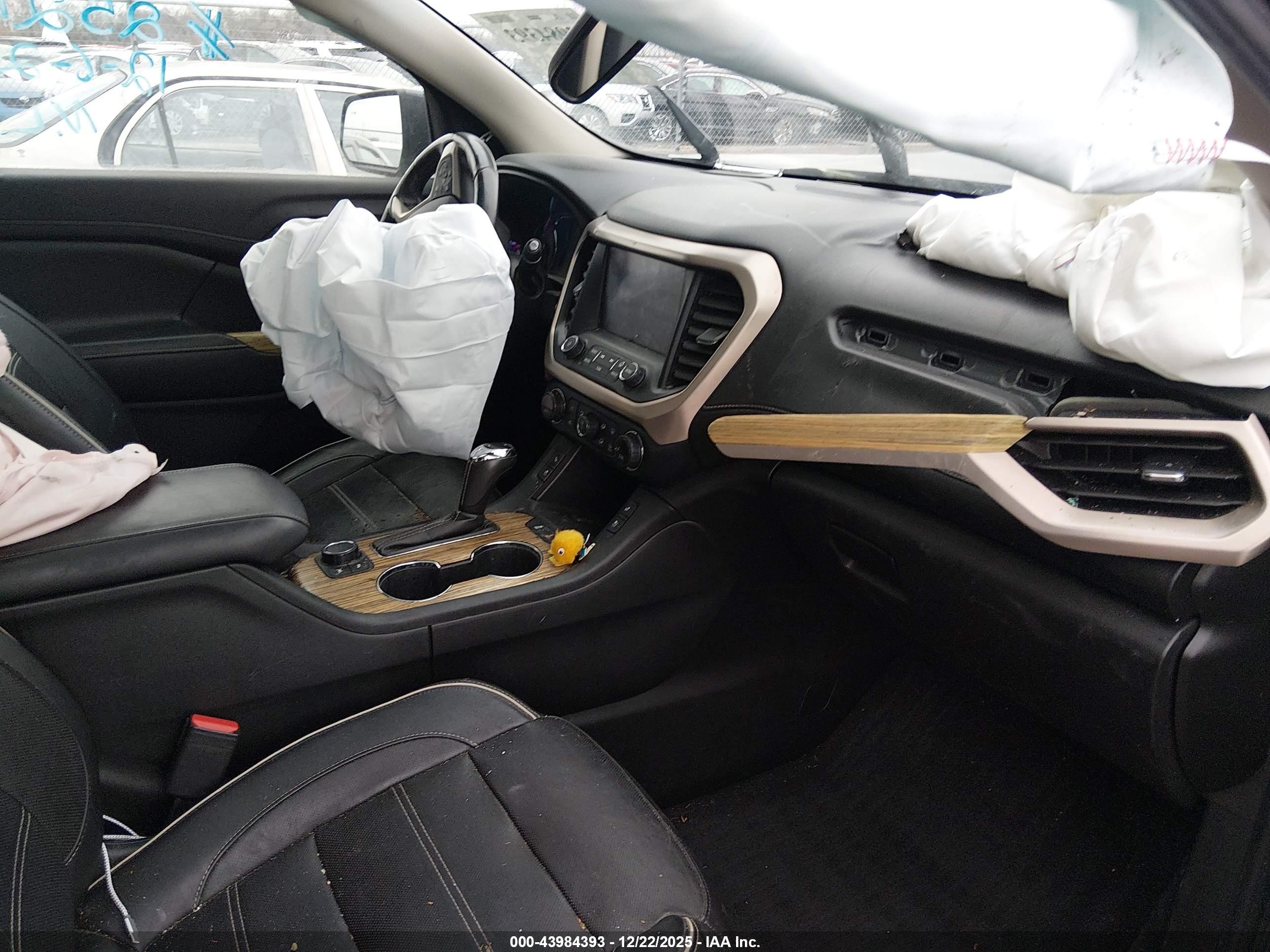 GMC ACADIA image 5