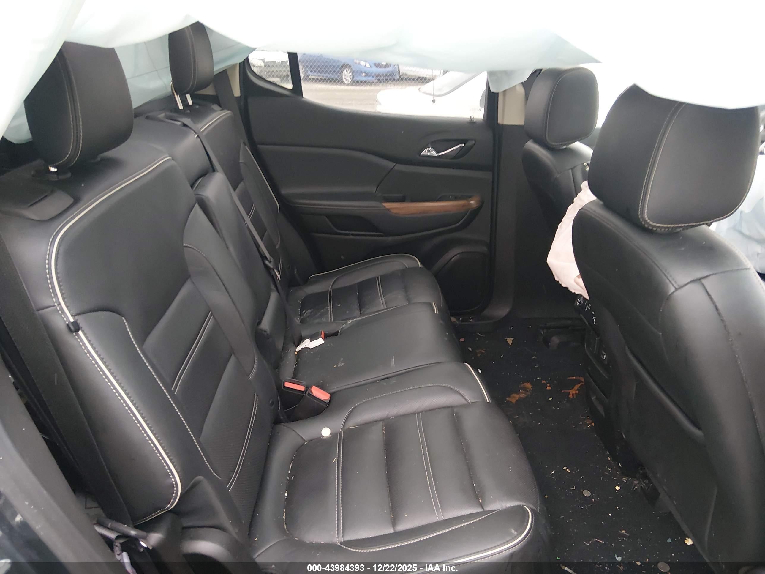 GMC ACADIA image 8