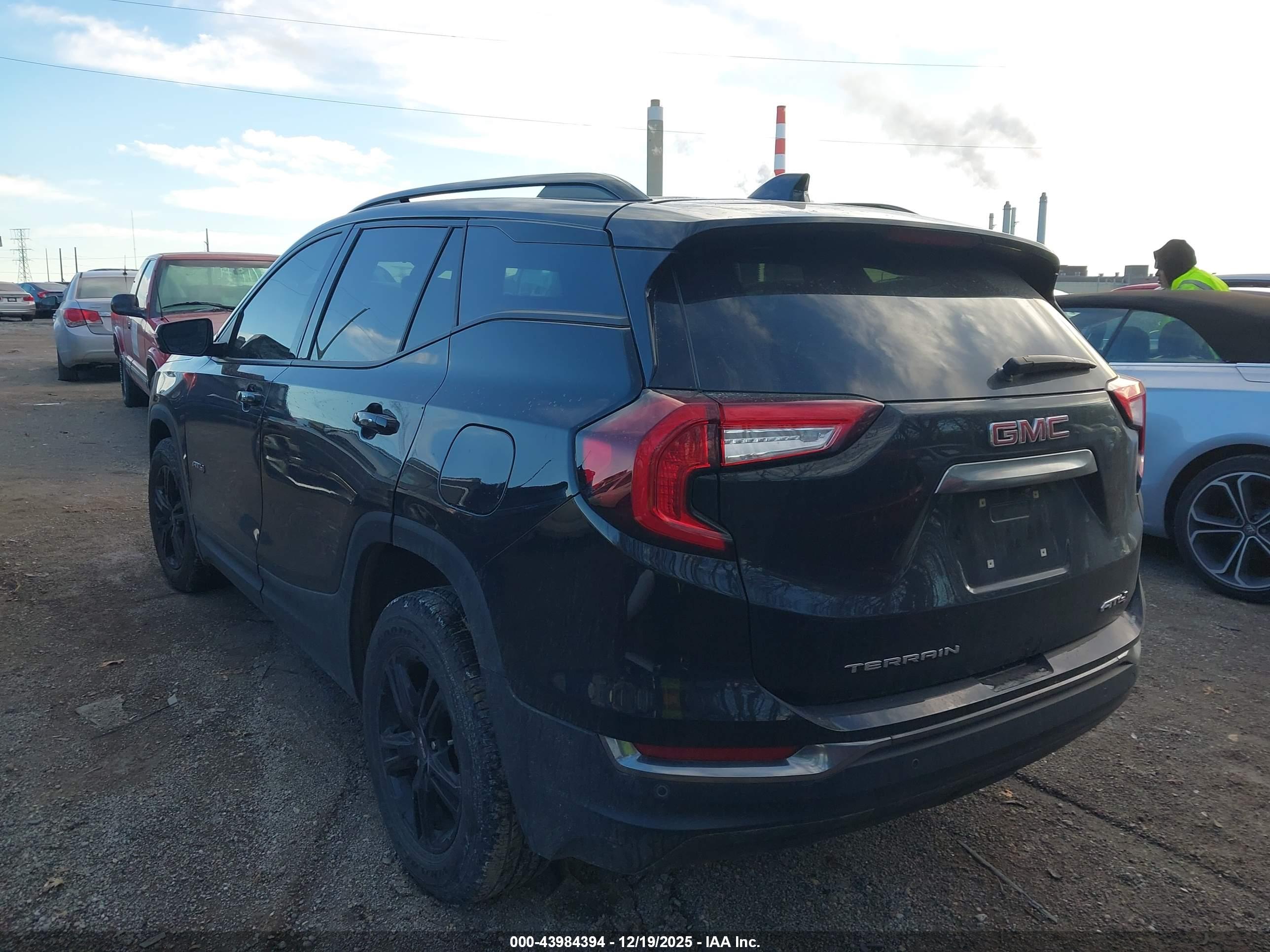 GMC TERRAIN image 3