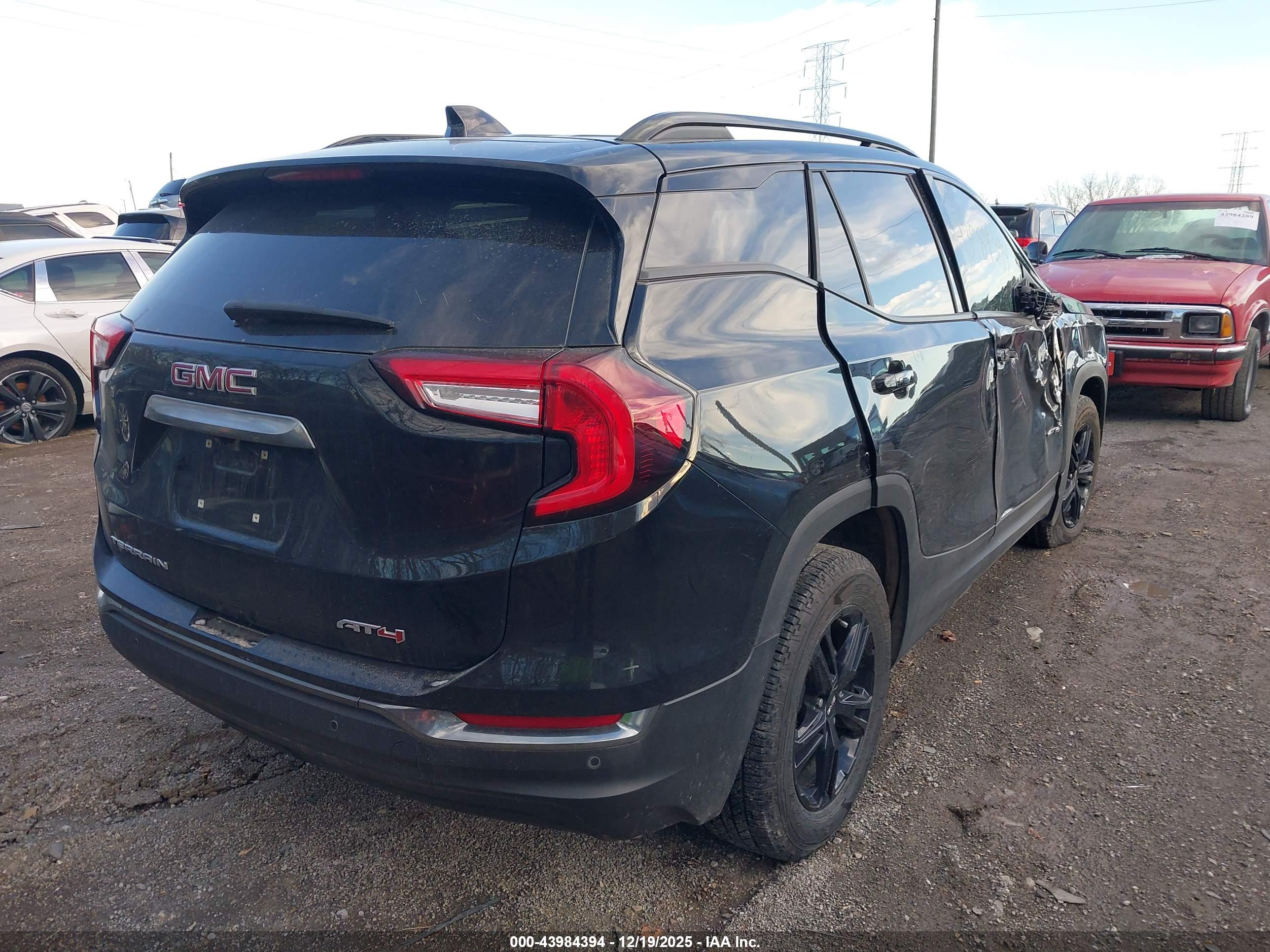 GMC TERRAIN image 4