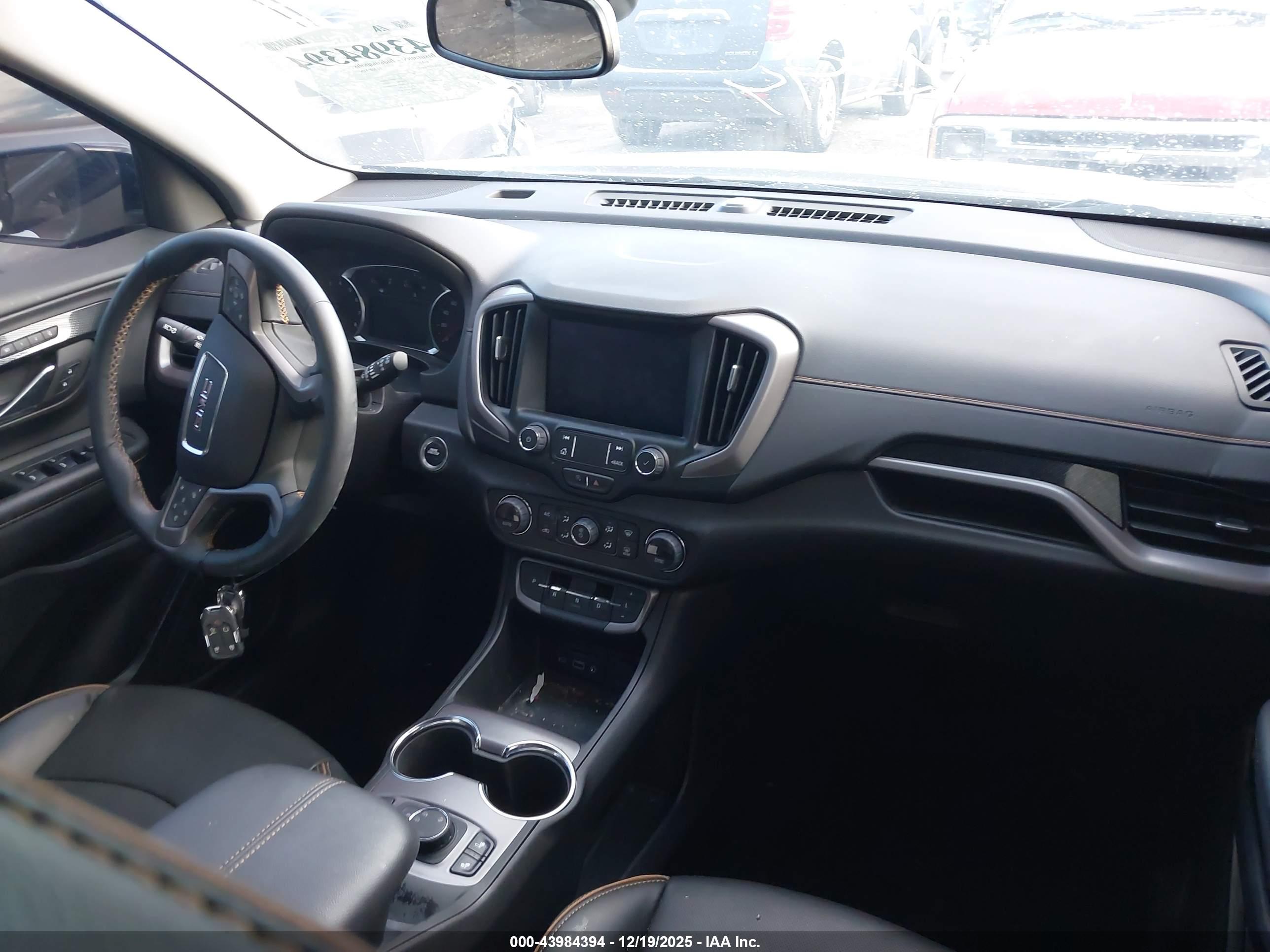 GMC TERRAIN image 5