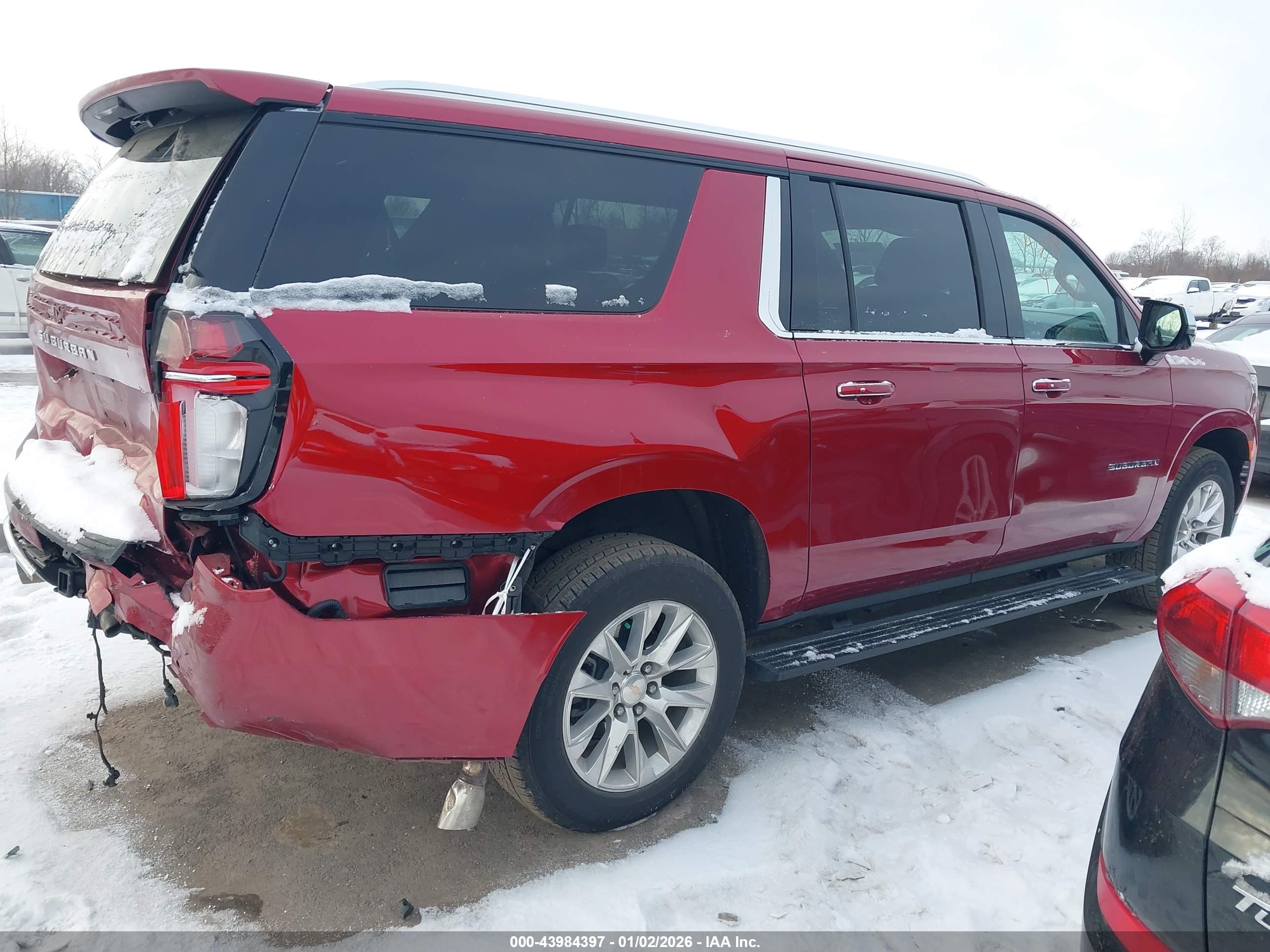 CHEVROLET SUBURBAN image 4