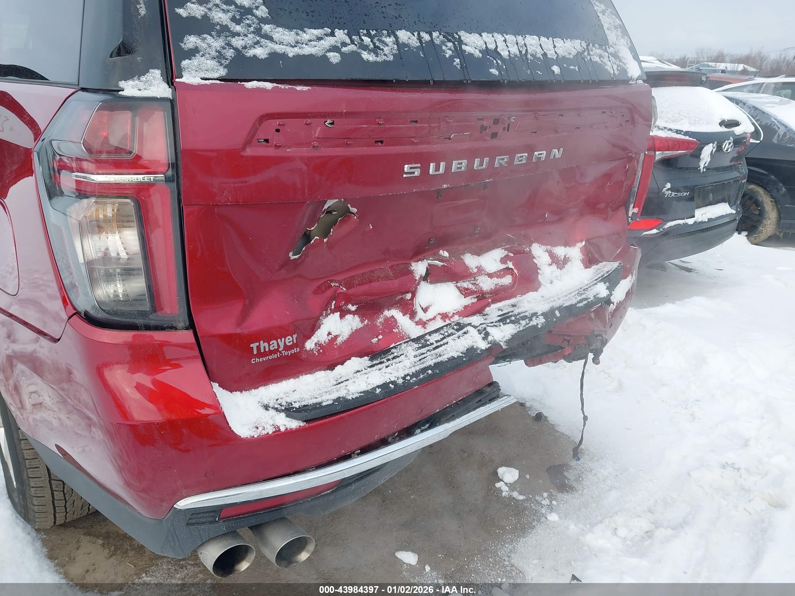 CHEVROLET SUBURBAN image 6