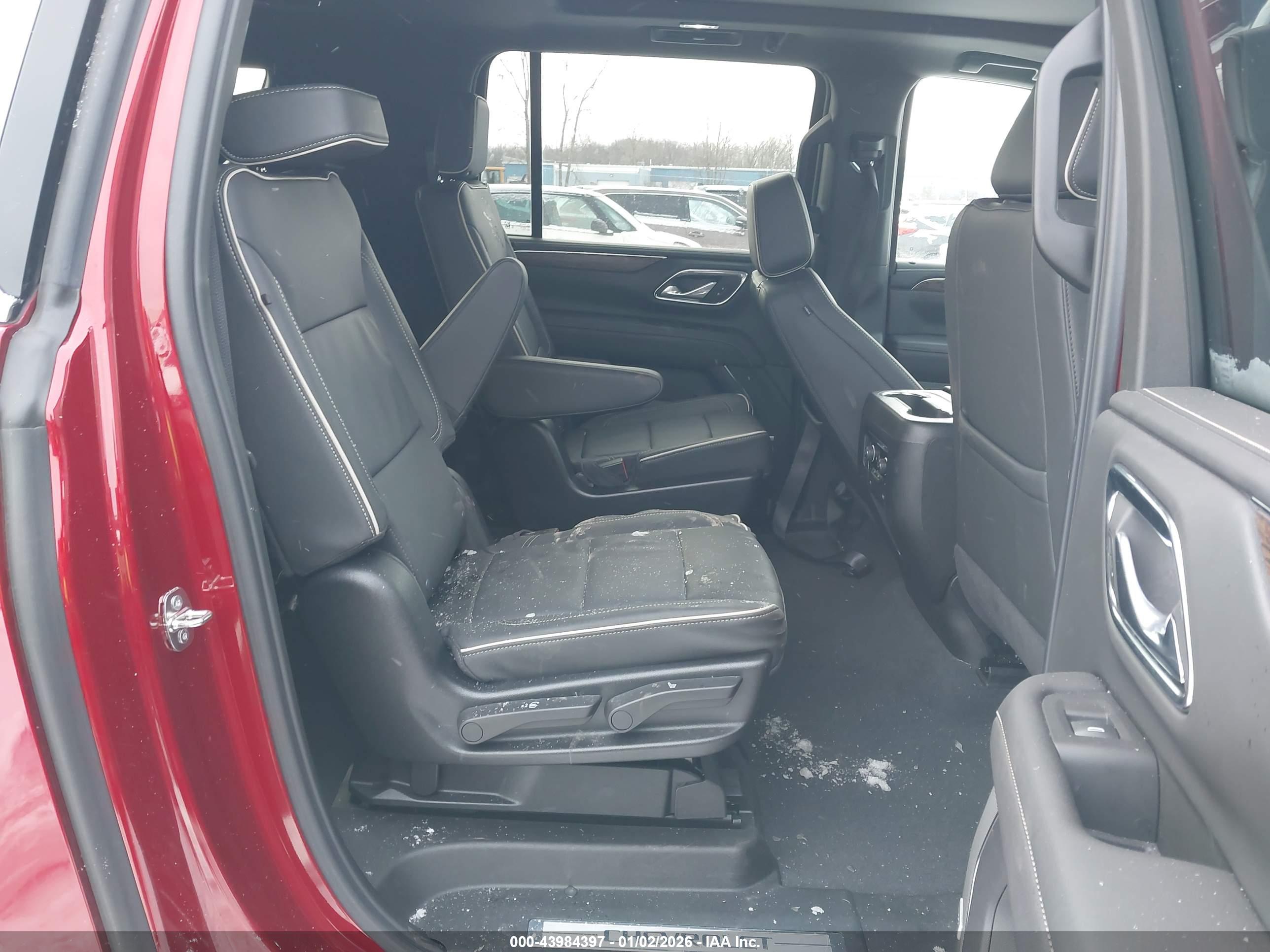 CHEVROLET SUBURBAN image 8