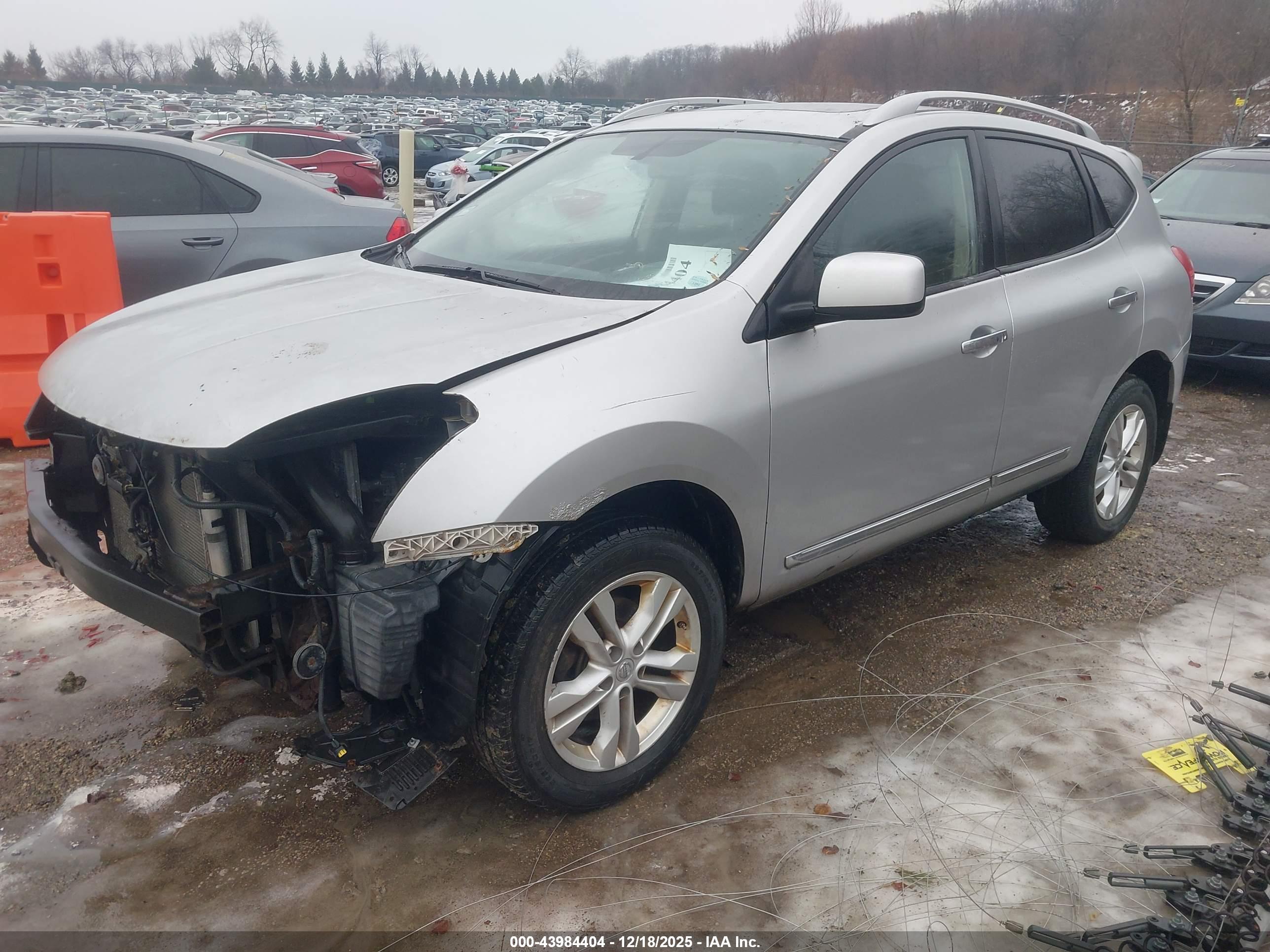 NISSAN ROGUE image 2