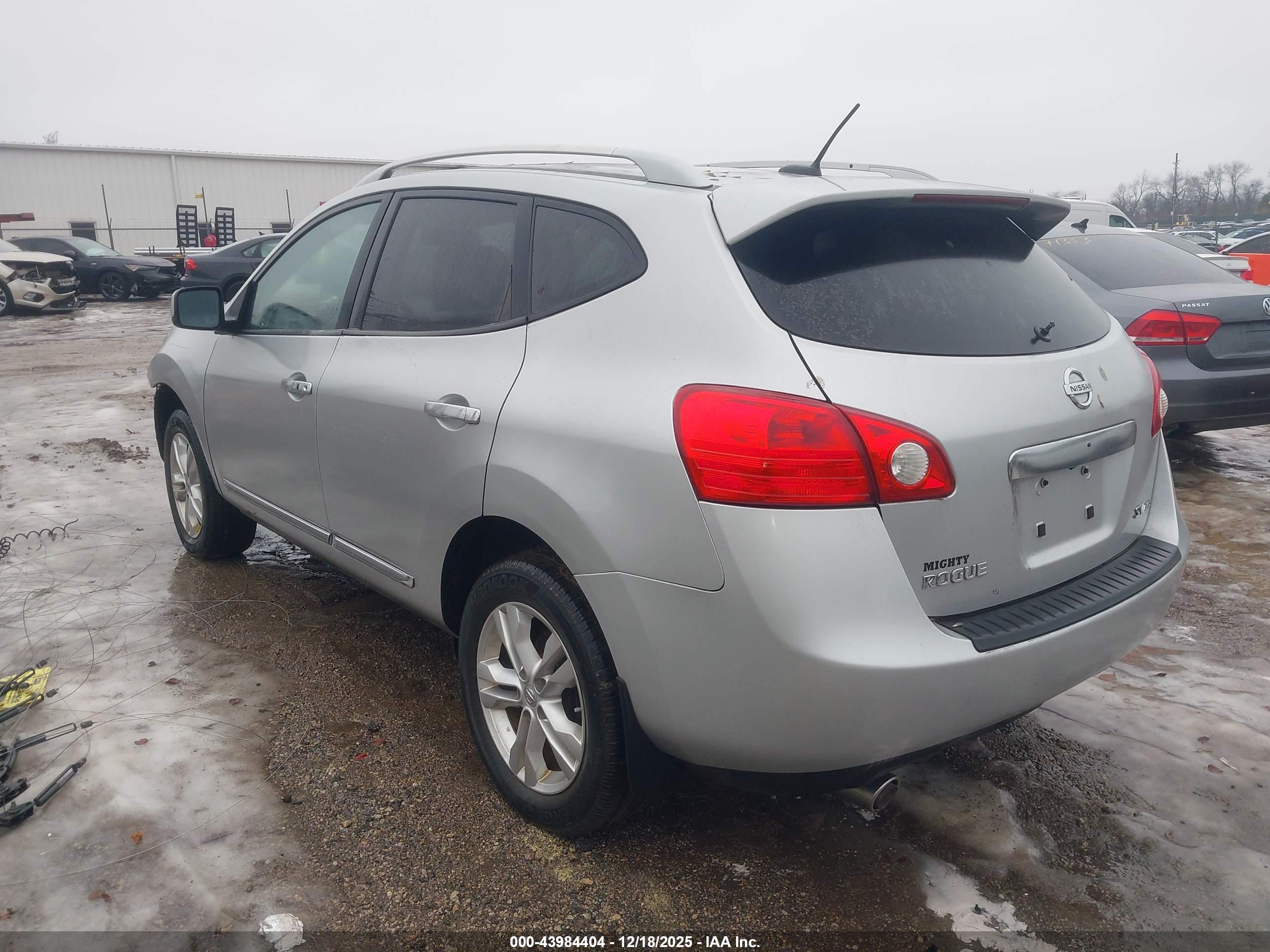 NISSAN ROGUE image 3