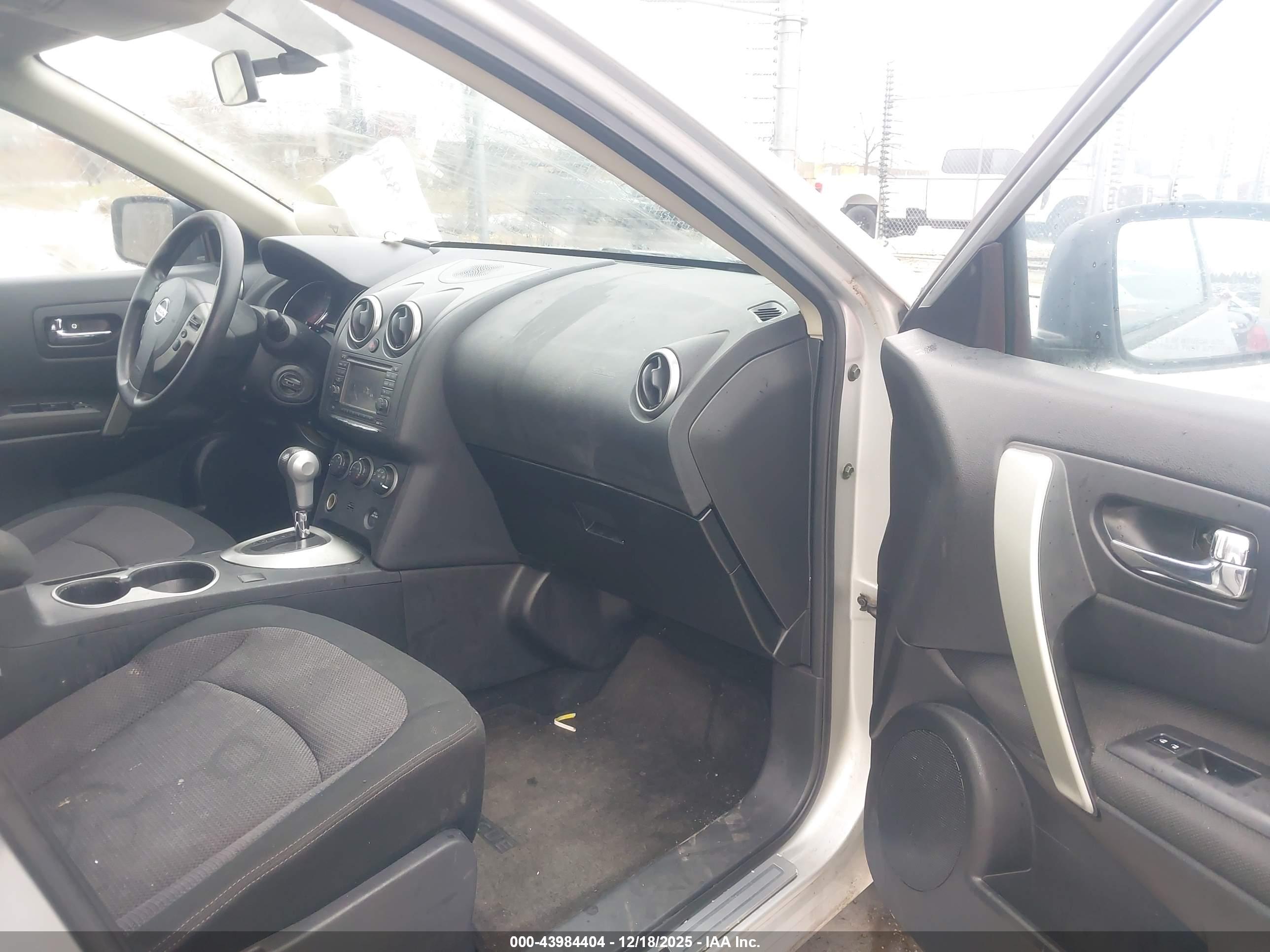 NISSAN ROGUE image 5