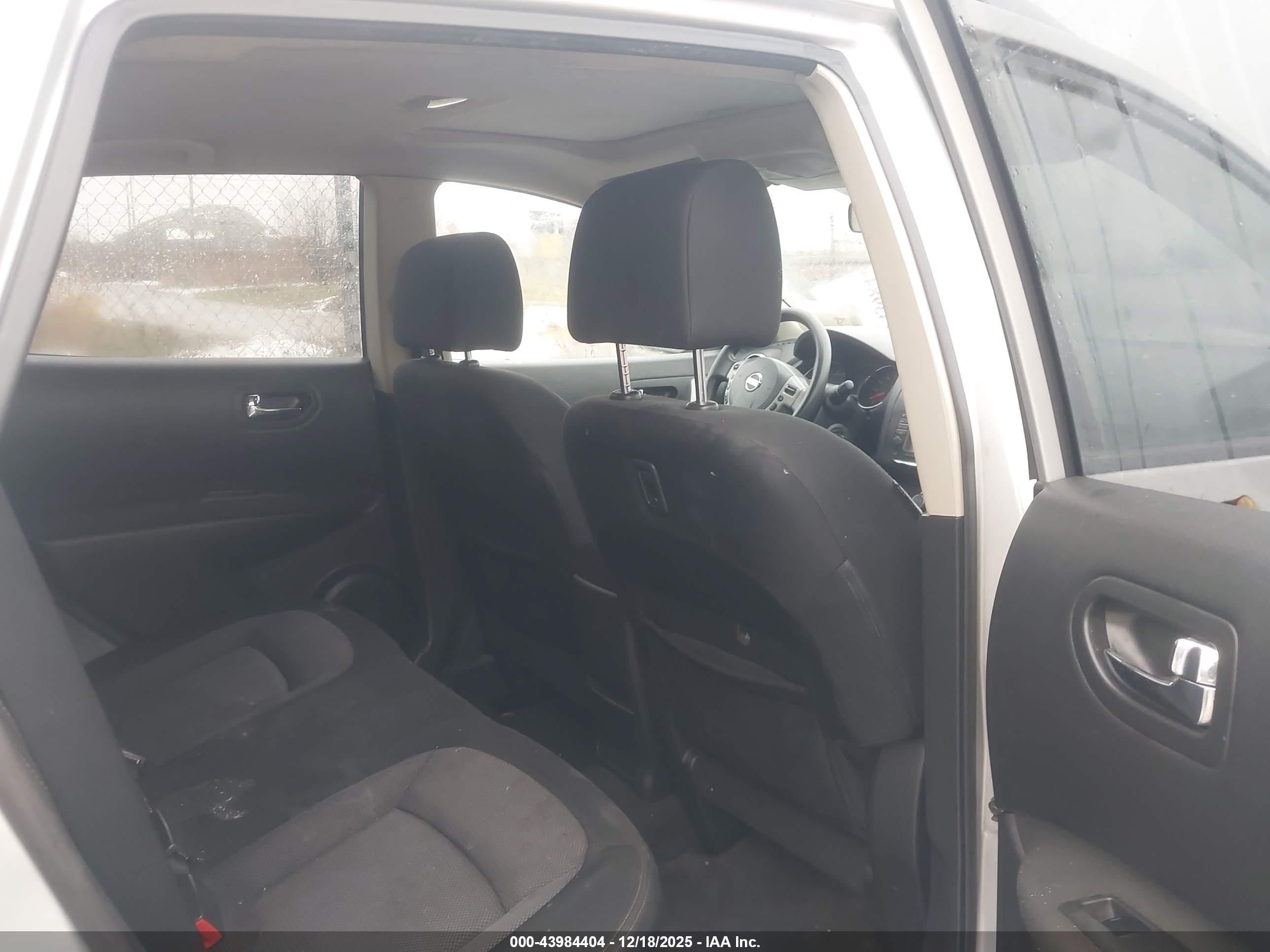 NISSAN ROGUE image 8