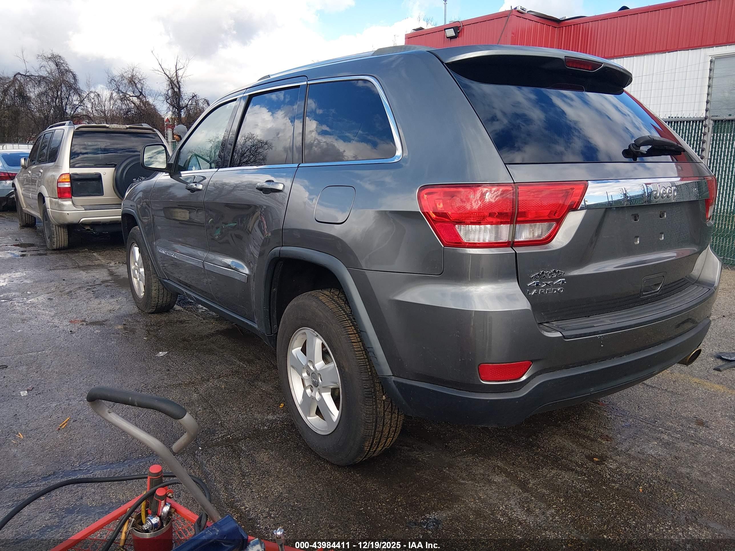 JEEP GRAND image 3