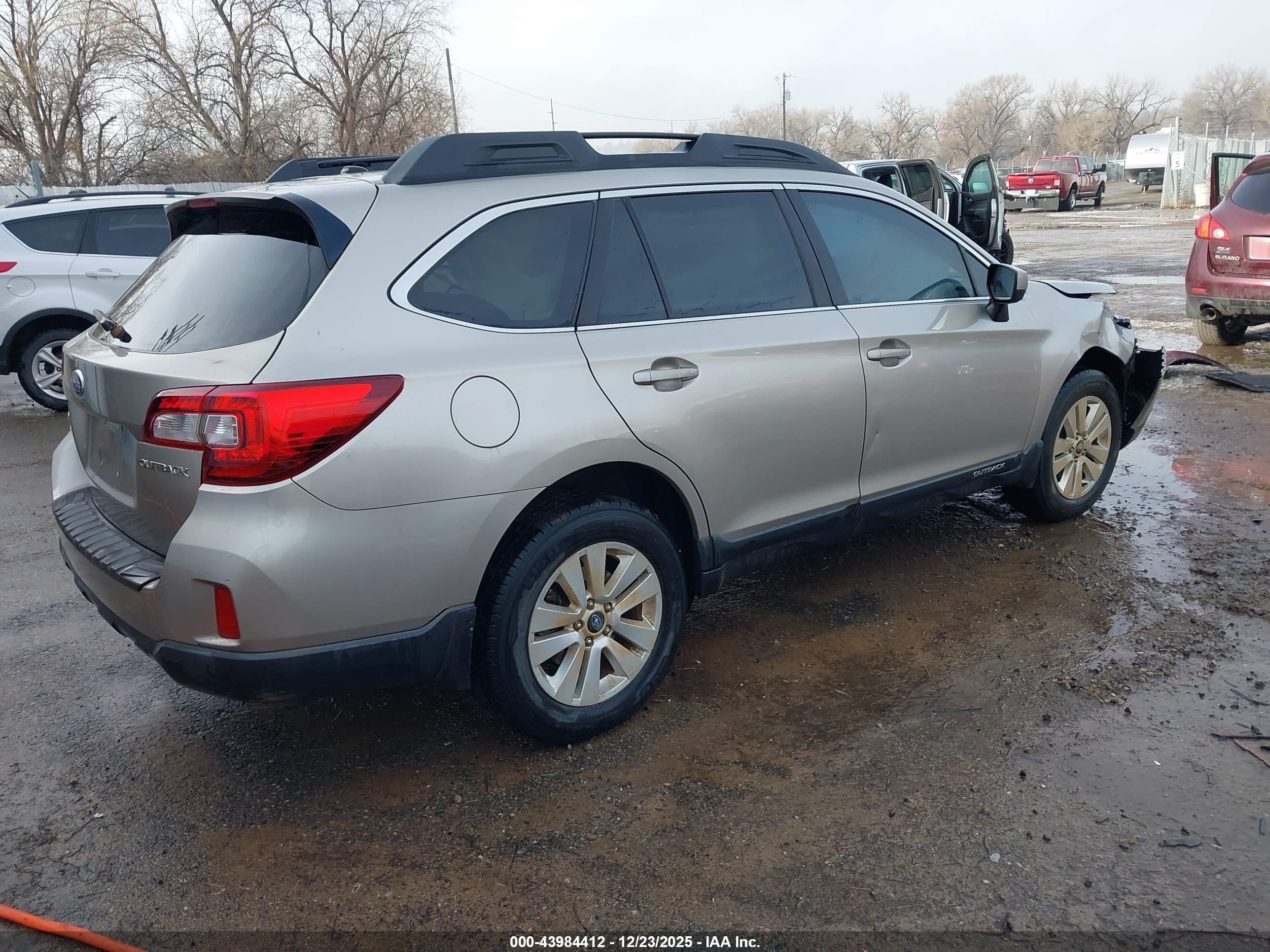 SUBARU OUTBACK image 4