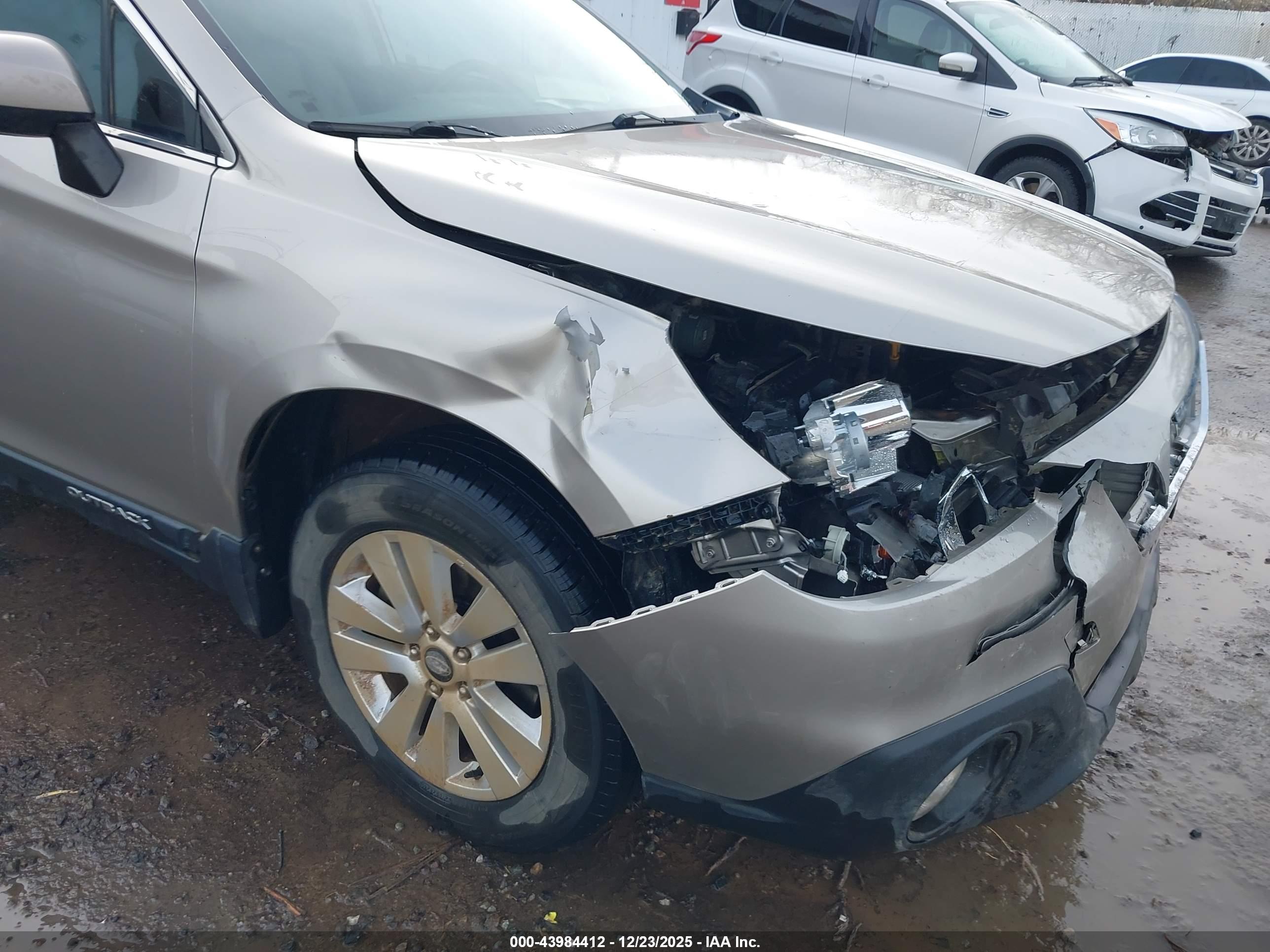 SUBARU OUTBACK image 6