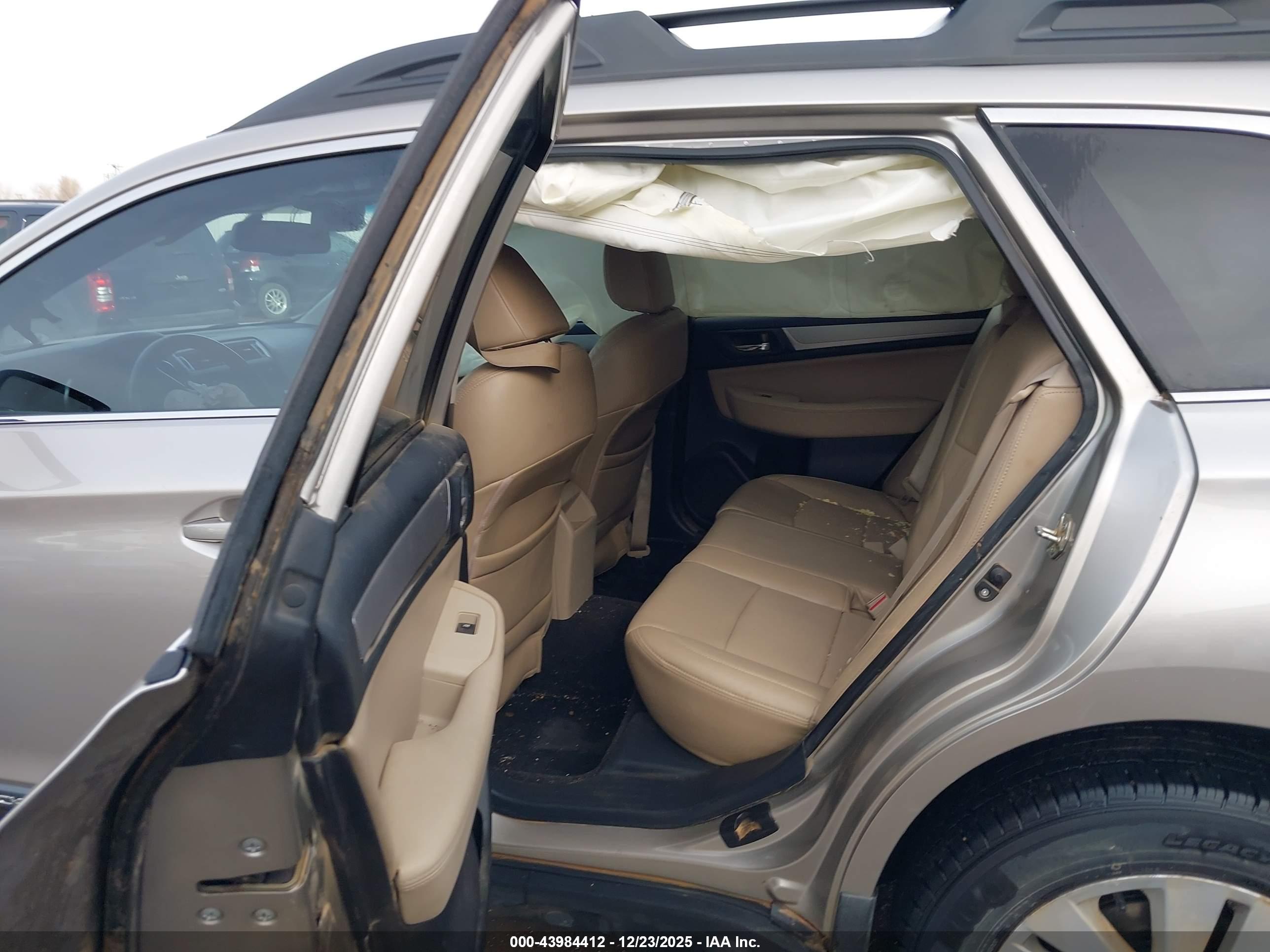 SUBARU OUTBACK image 8