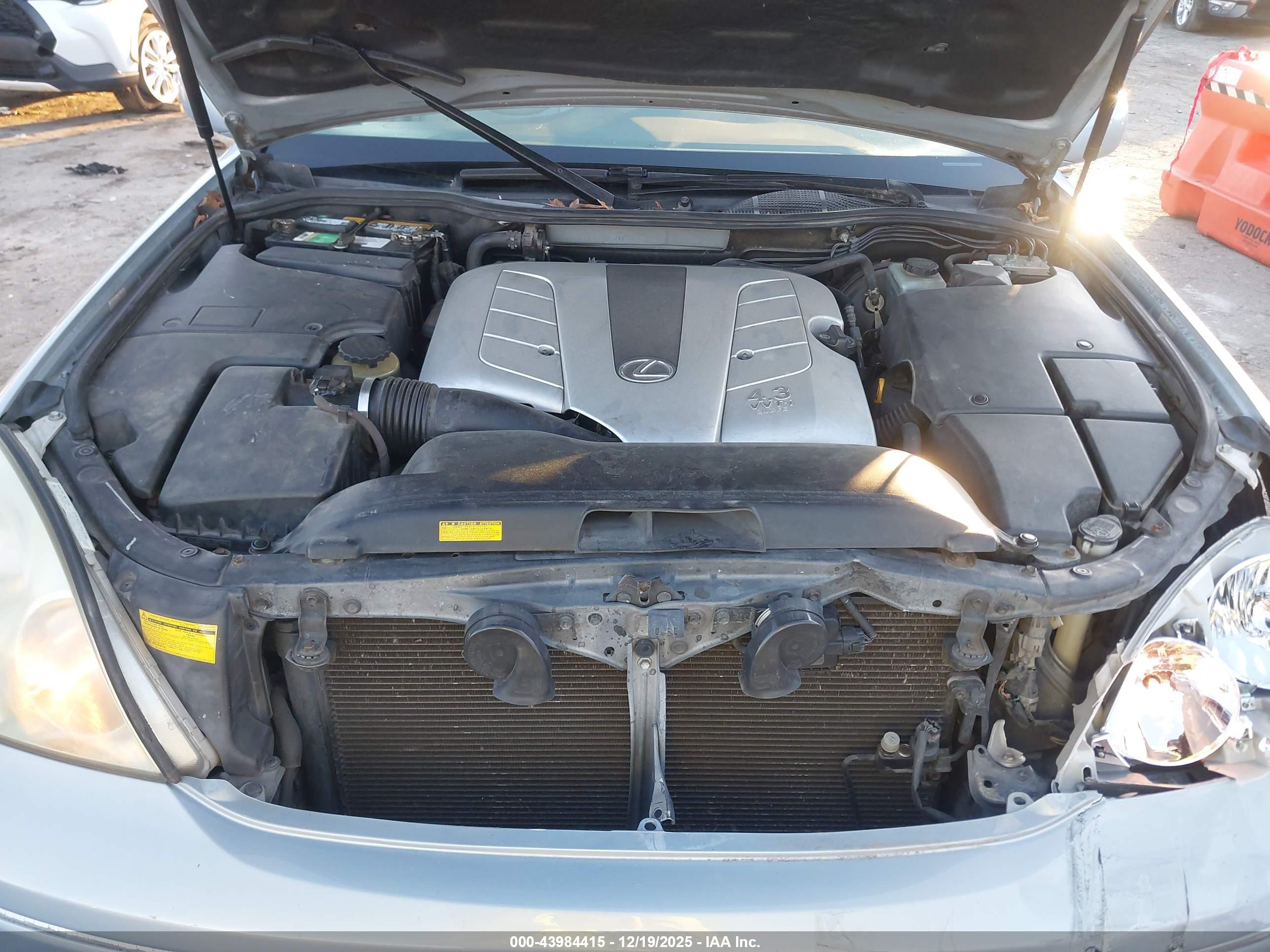 LEXUS LS image 10