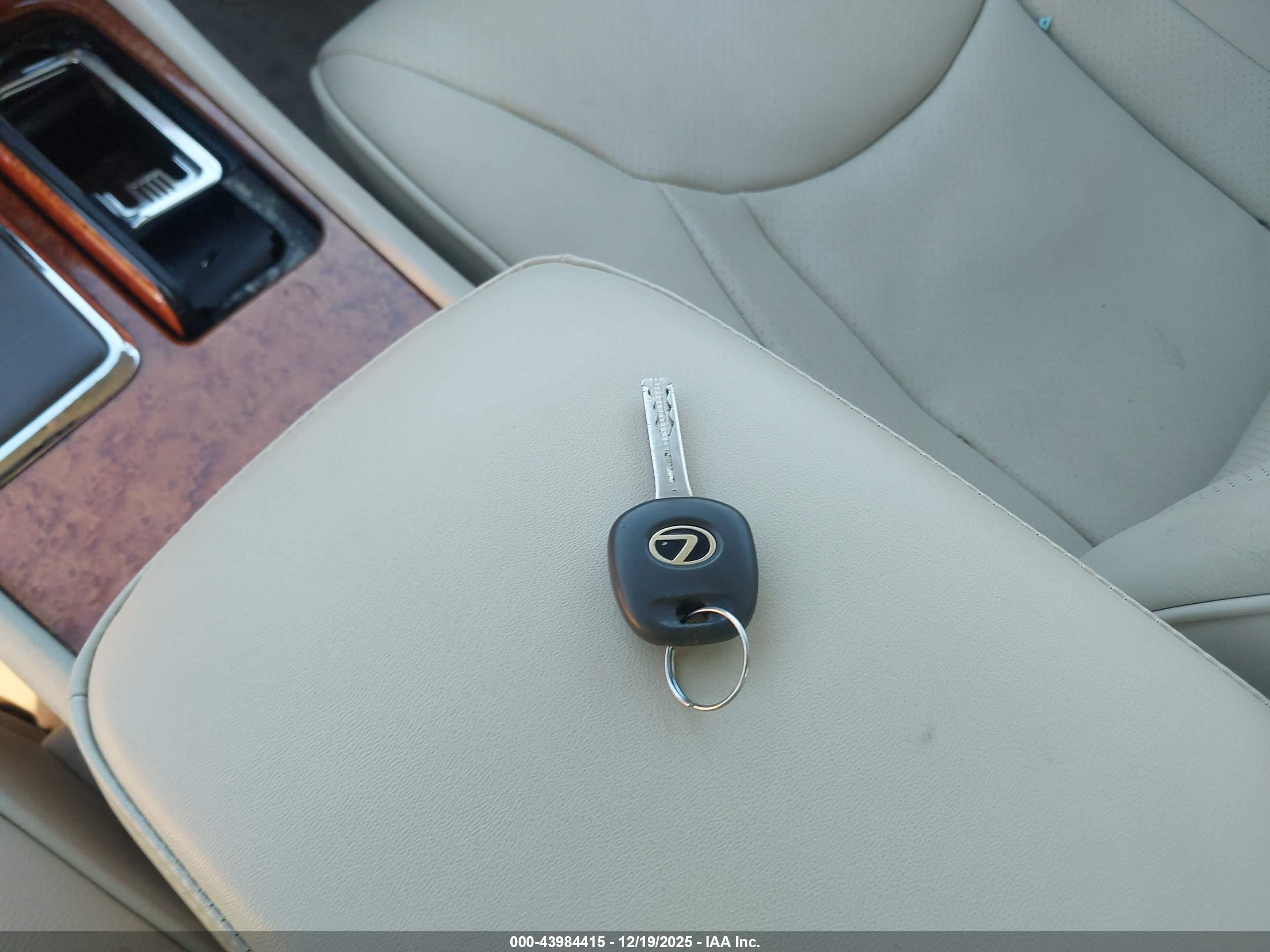 LEXUS LS image 11